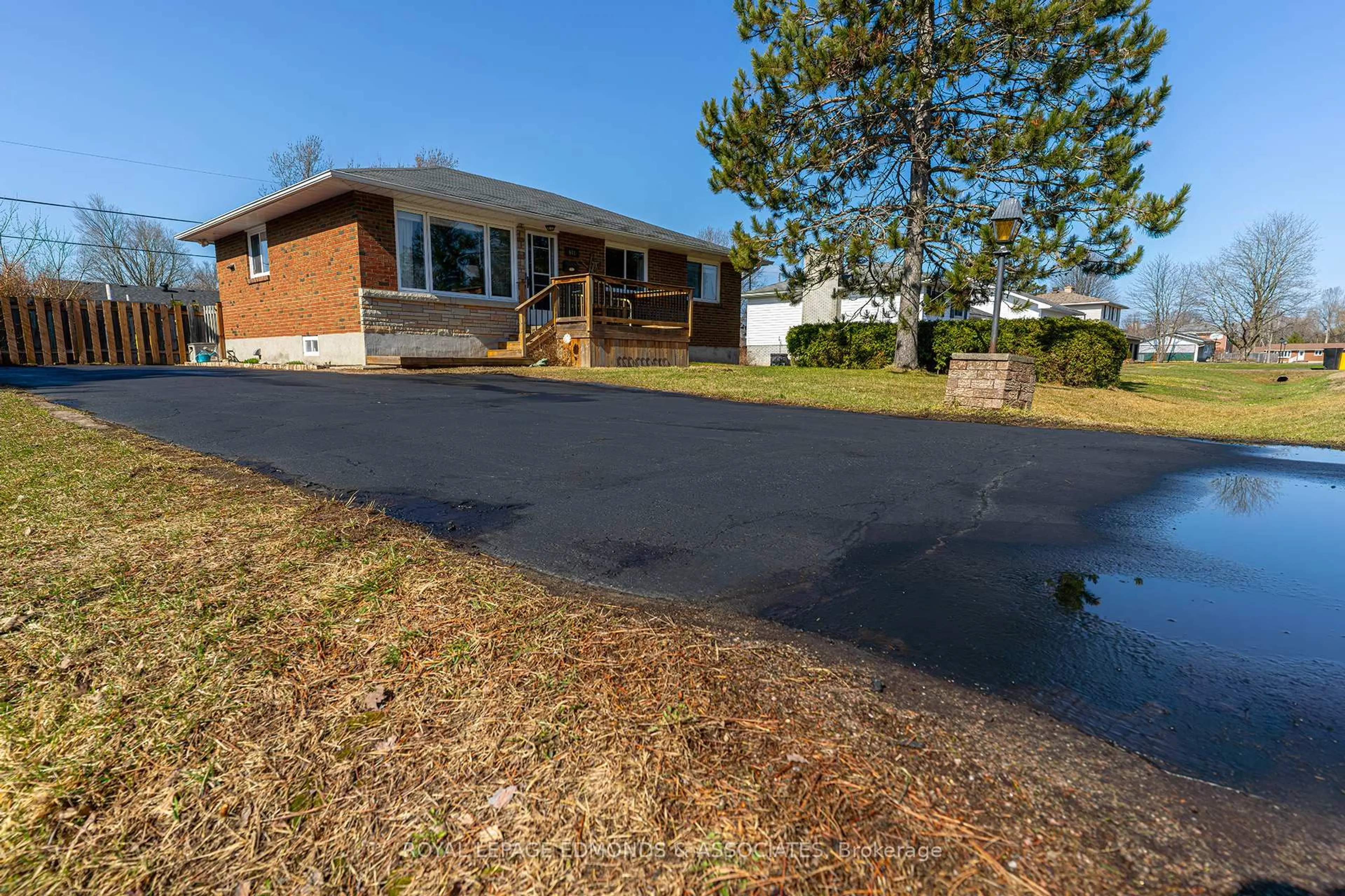Unknown for 641 Pine St, Petawawa Ontario K8A 7K5