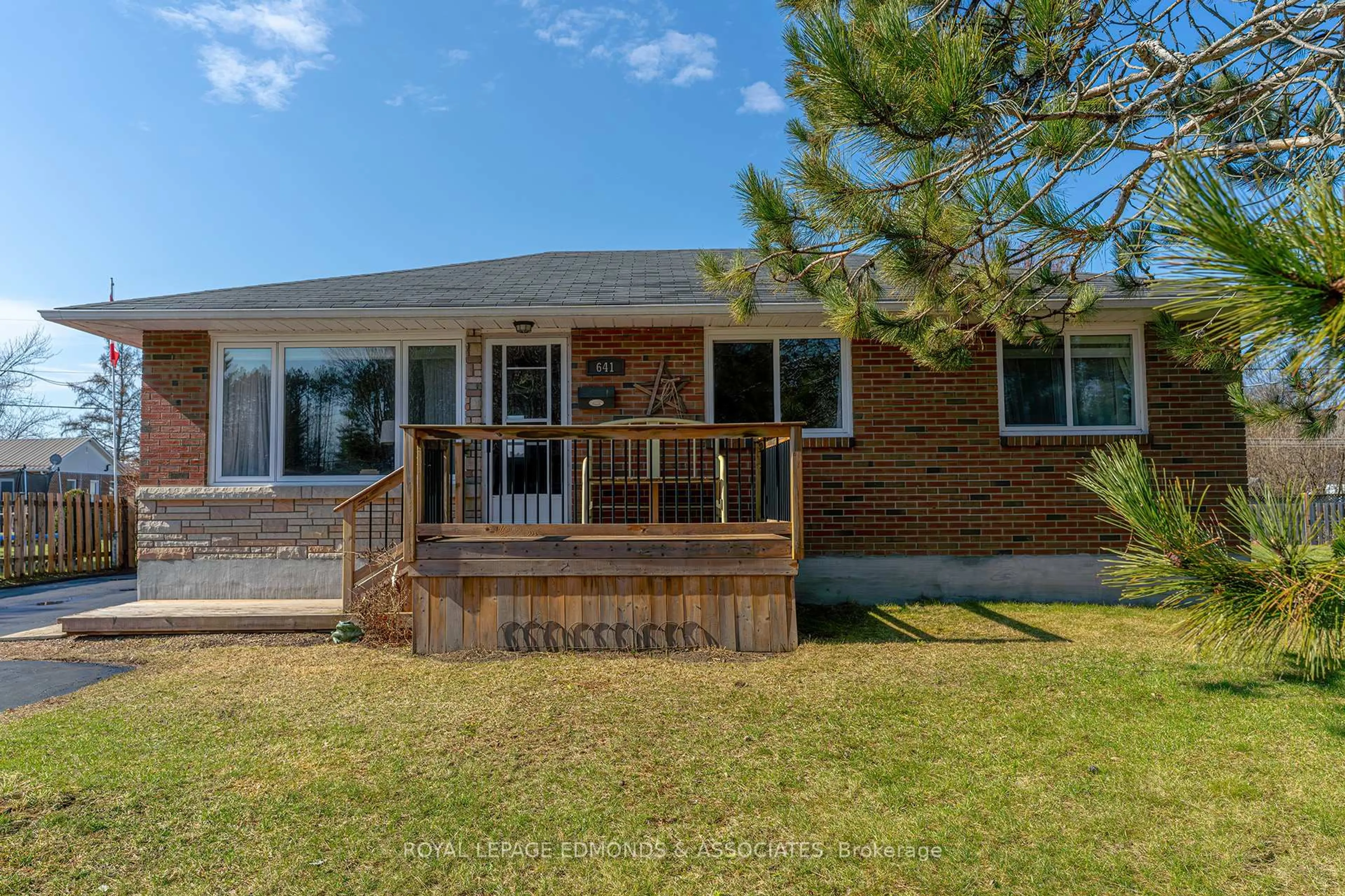 Unknown for 641 Pine St, Petawawa Ontario K8A 7K5