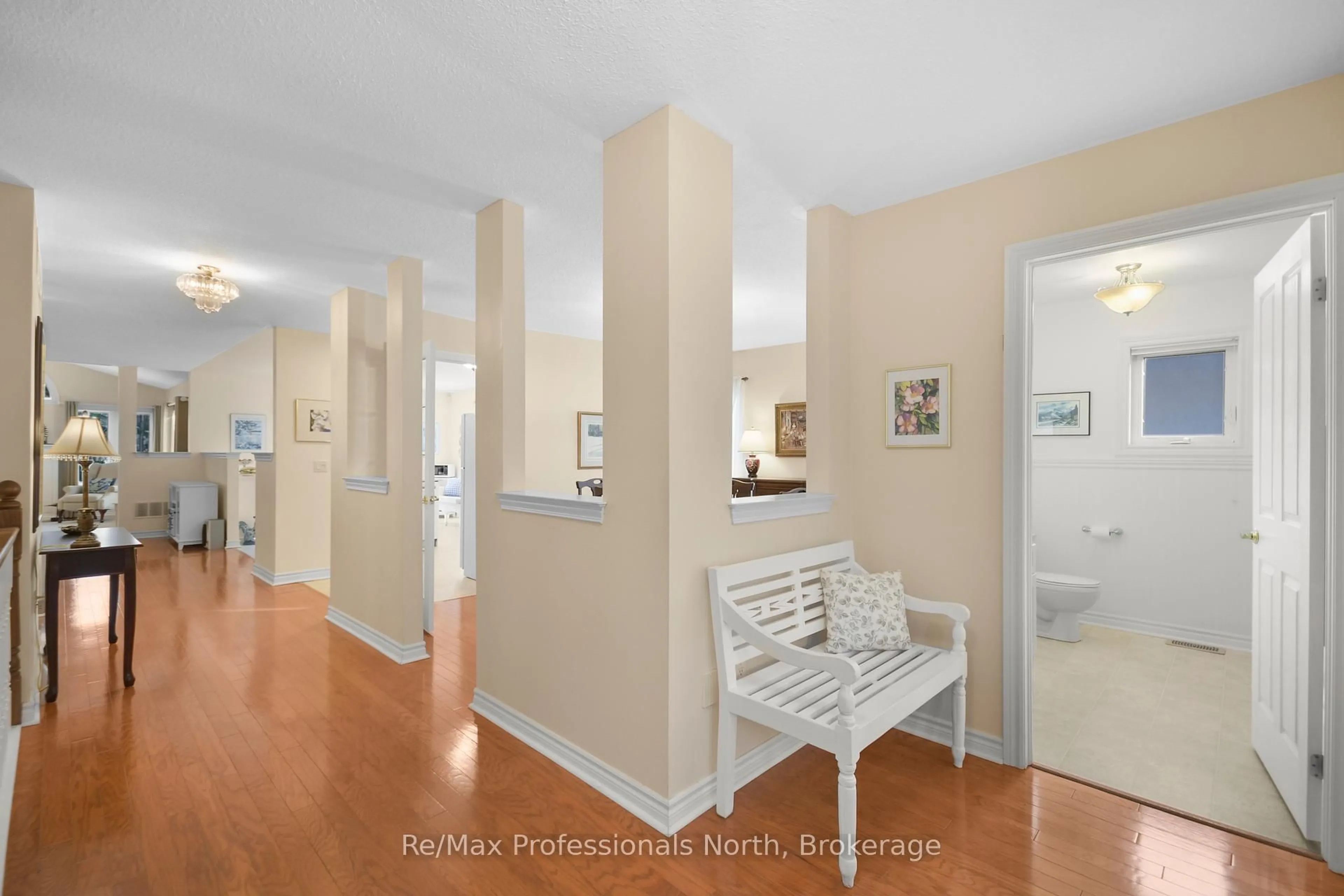 Indoor entryway for 7 TWIGS End, Gravenhurst Ontario P1P 1Z2