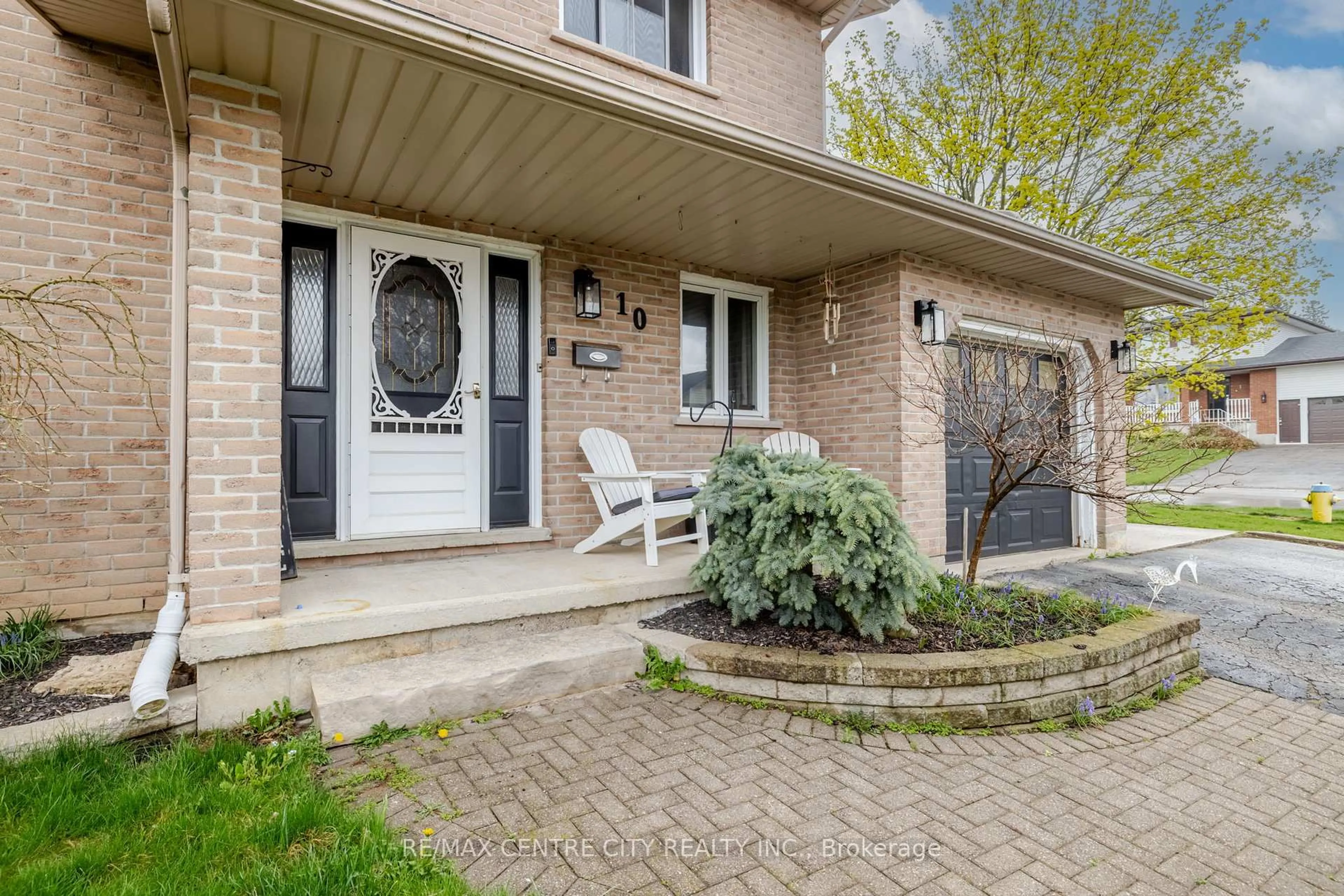 Home with brick exterior material, street for 10 Daniel St, Ingersoll Ontario N5C 3W8