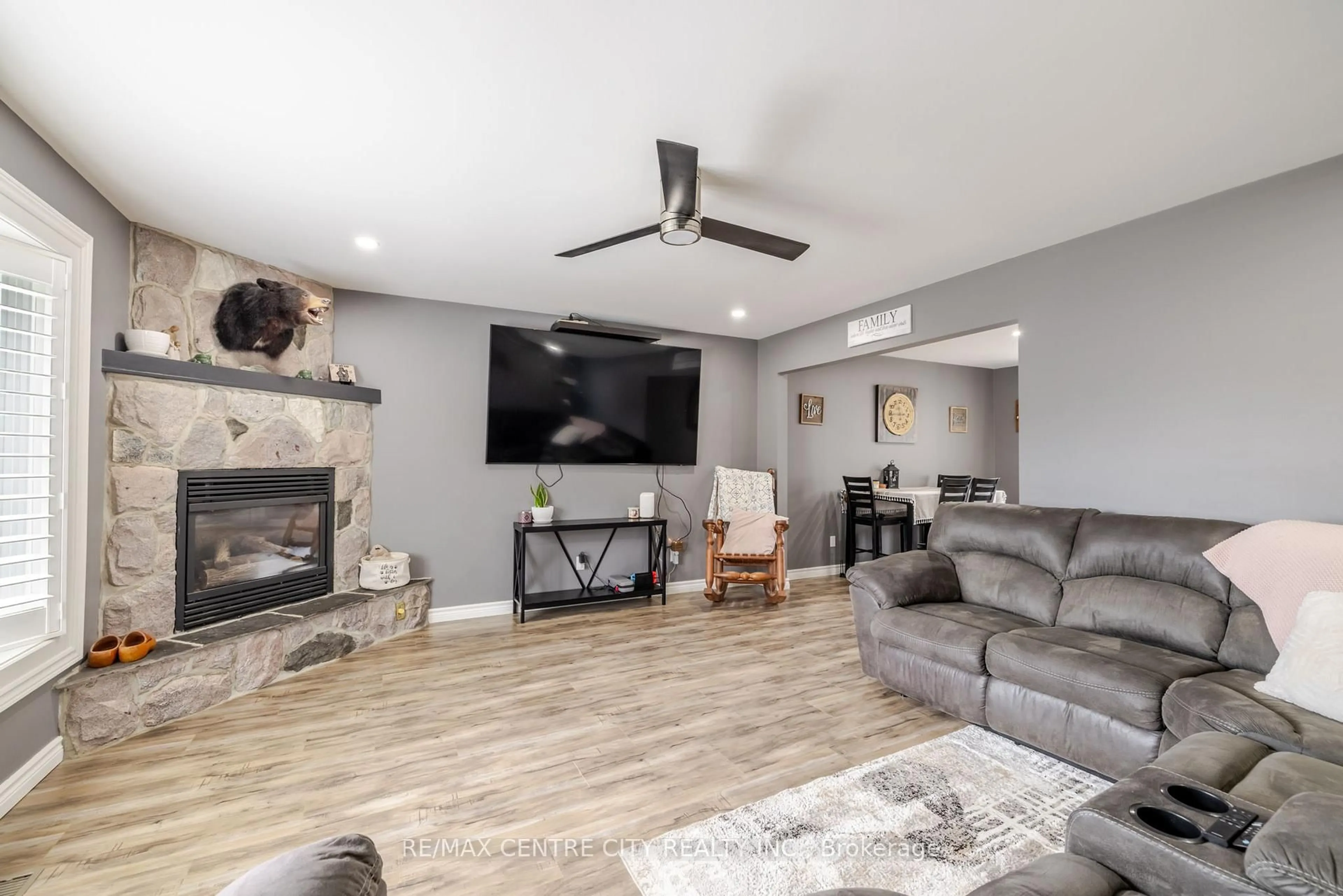 Living room with furniture, unknown for 10 Daniel St, Ingersoll Ontario N5C 3W8