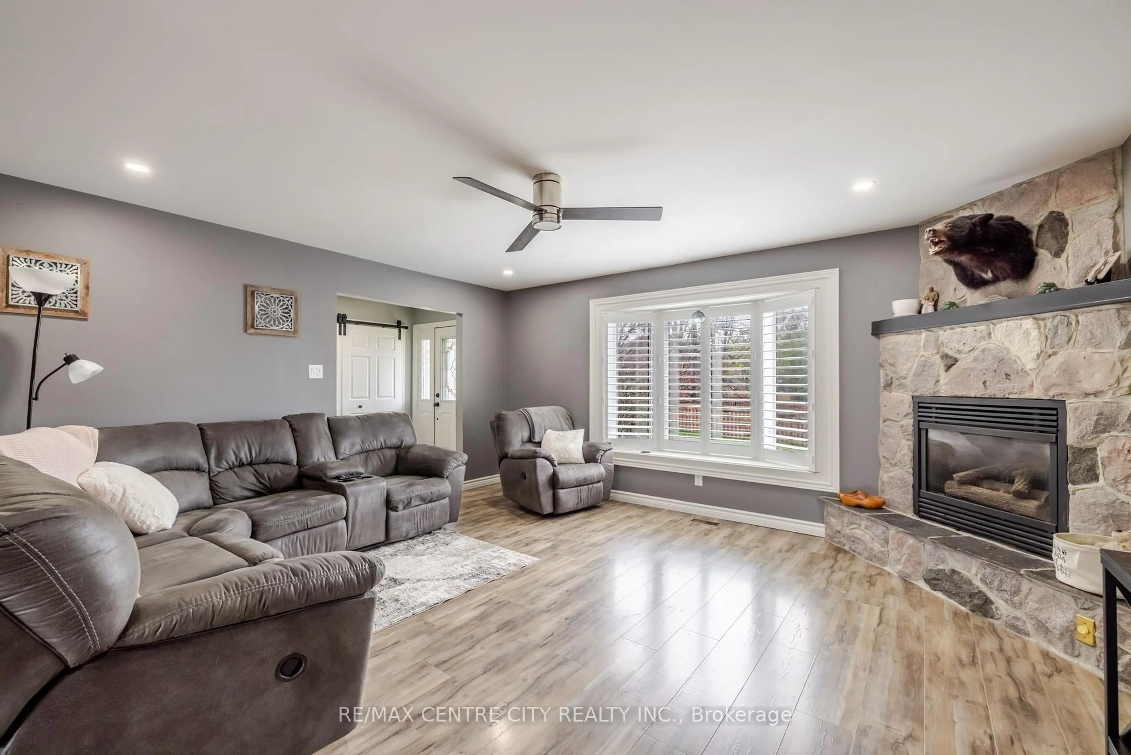 Living room with furniture, unknown for 10 Daniel St, Ingersoll Ontario N5C 3W8