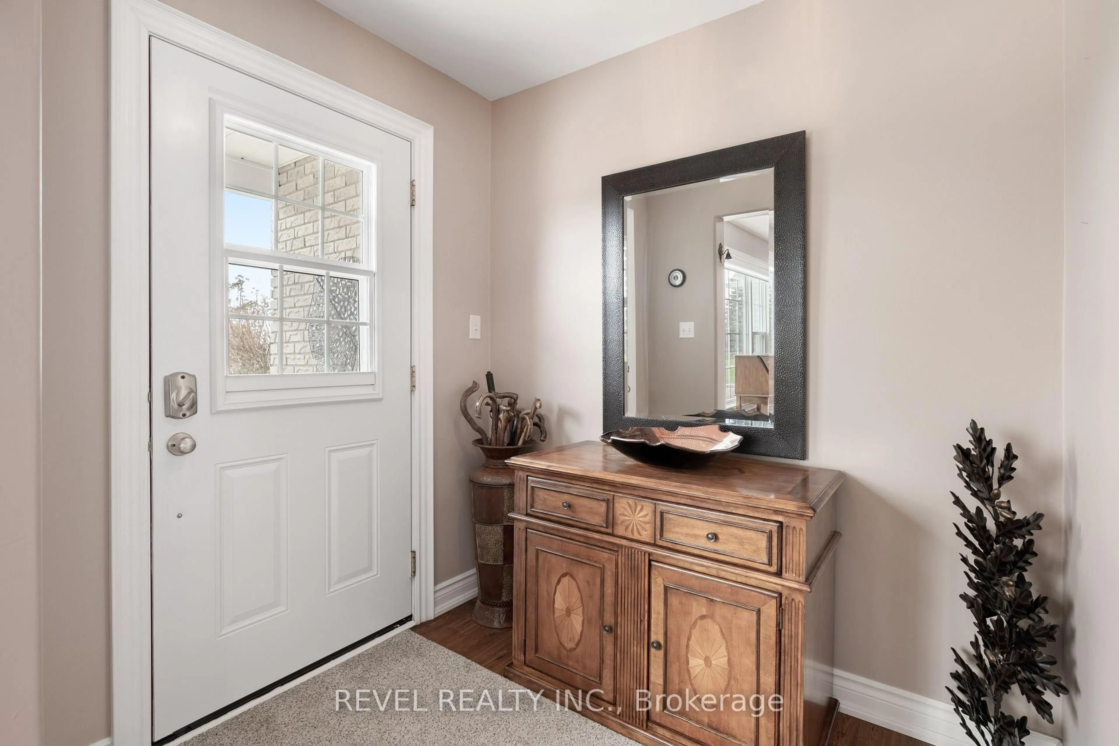 Indoor entryway for 34 Bluewater Ave, Kawartha Lakes Ontario K9V 4R6
