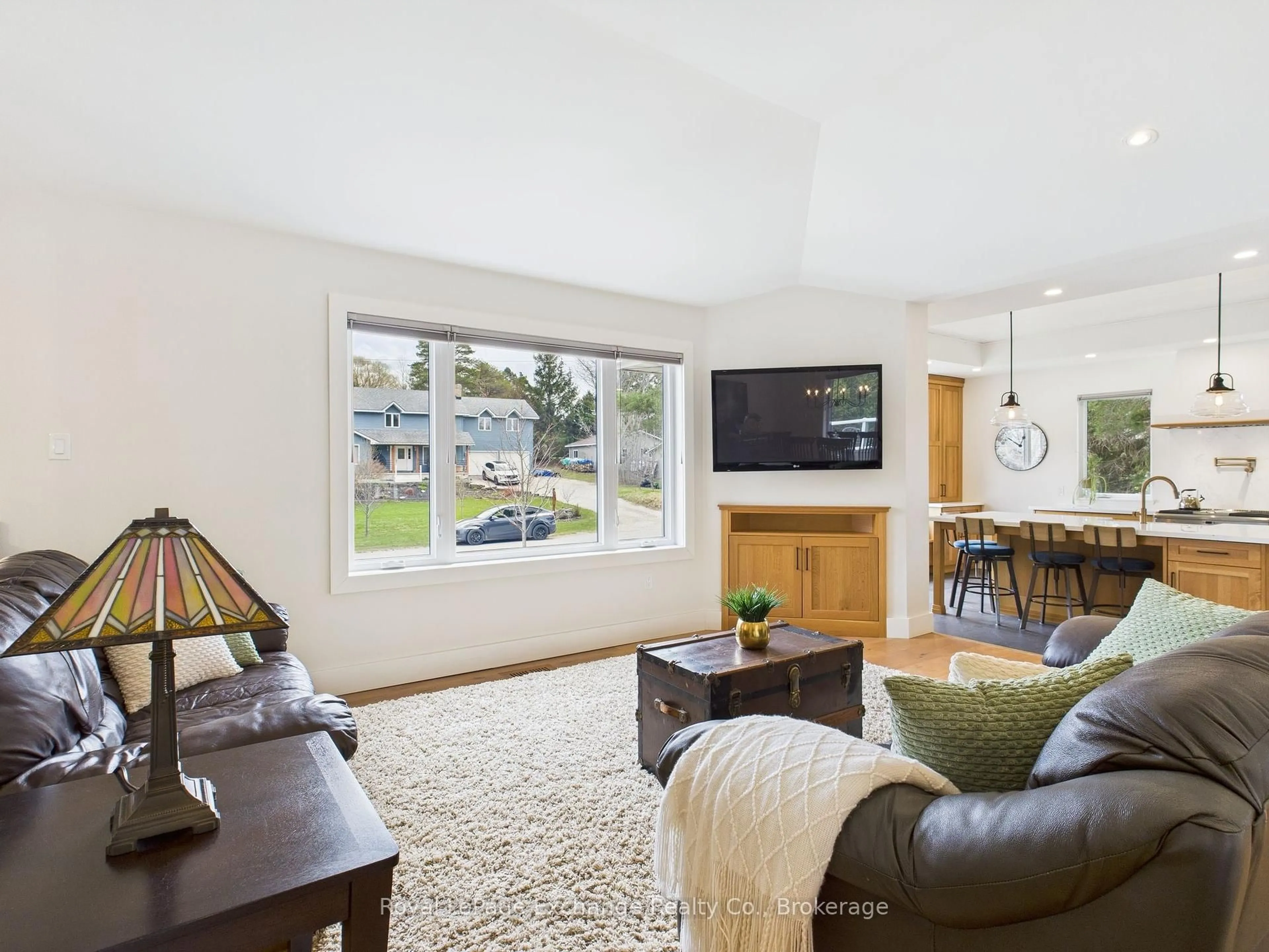 Living room with furniture, unknown for 940 Kris St, Huron-Kinloss Ontario N2Z 0C3