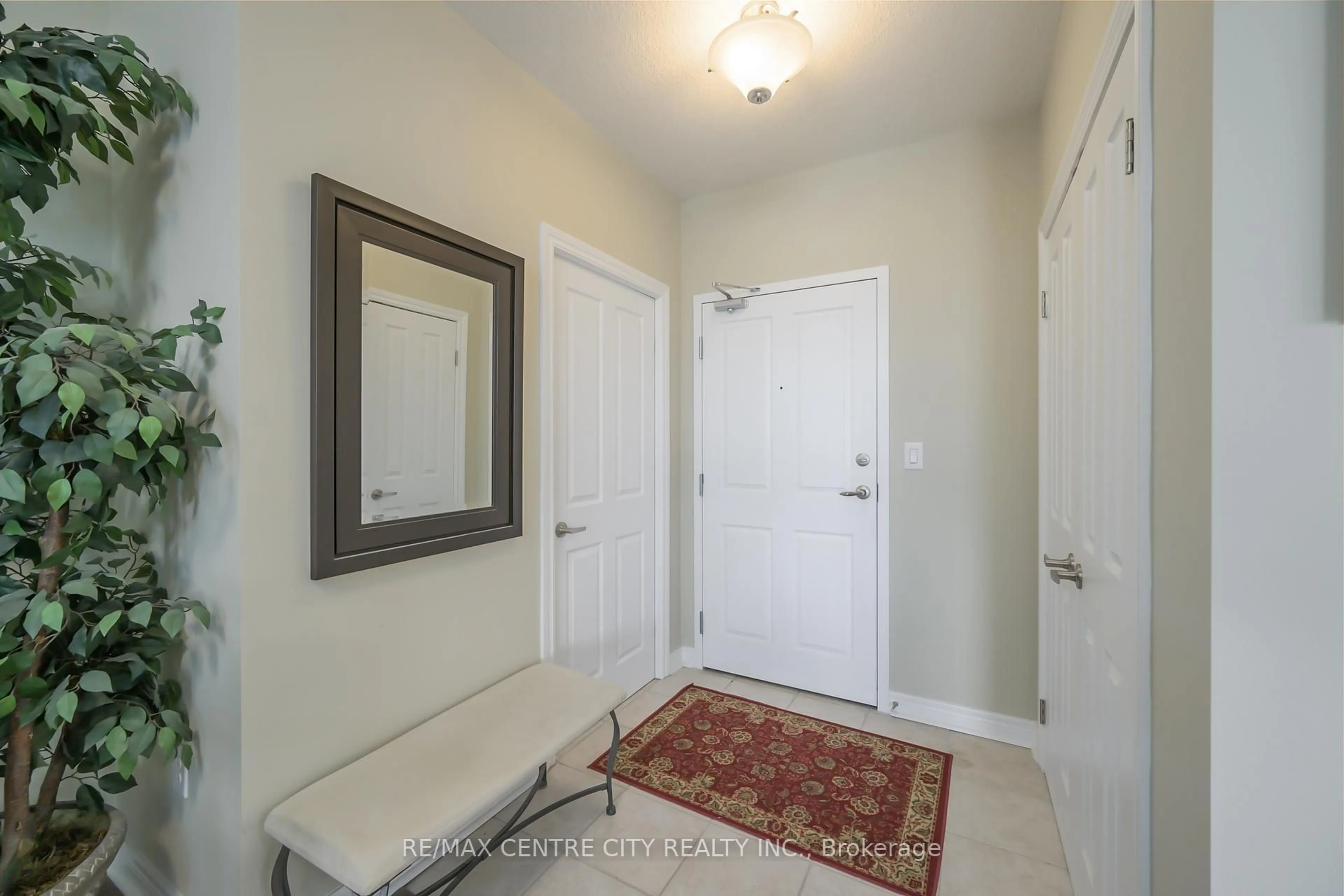Indoor entryway for 1030 CORONATION Dr #306, London North Ontario N6G 0G5