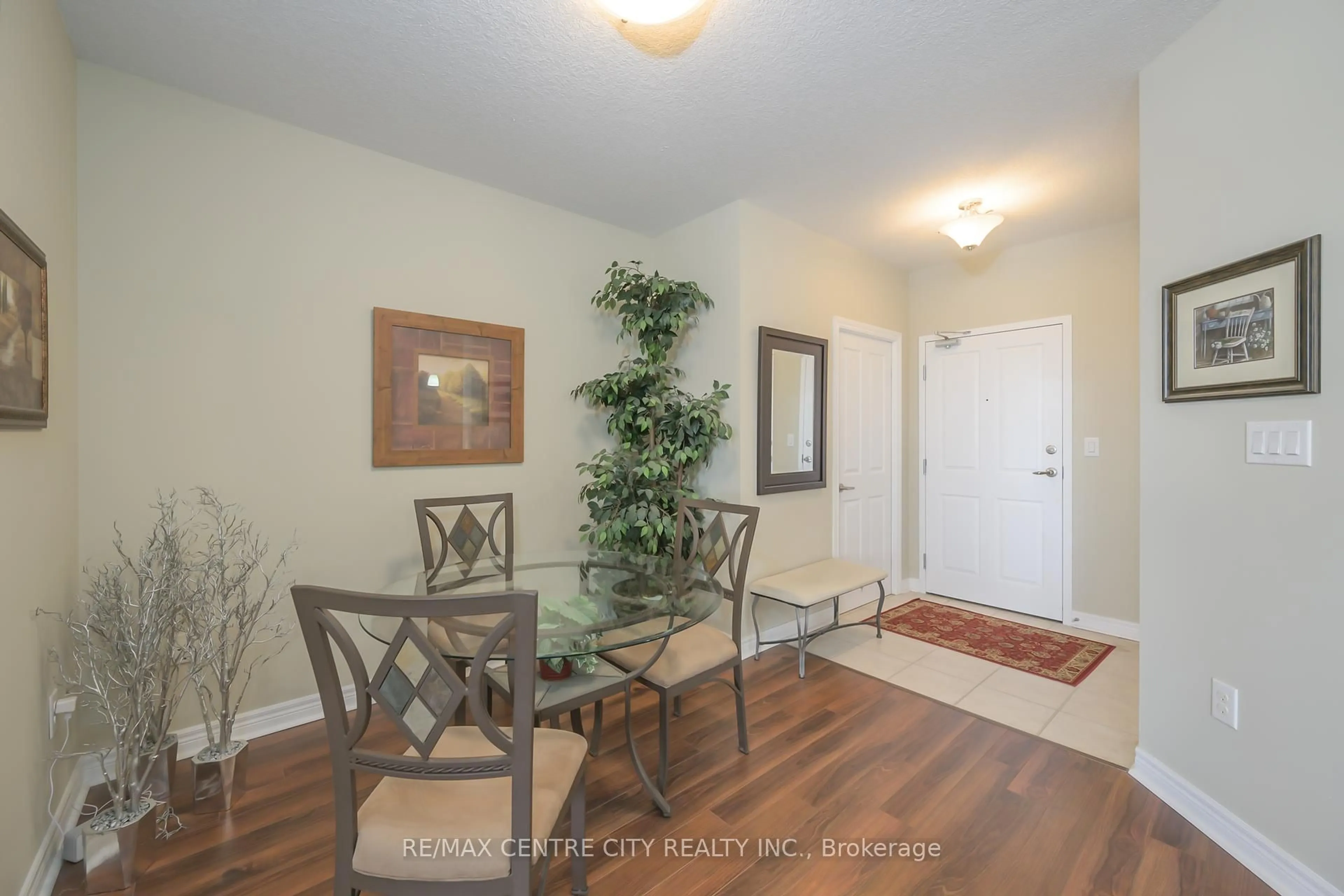 Dining room, wood/laminate floor for 1030 CORONATION Dr #306, London North Ontario N6G 0G5