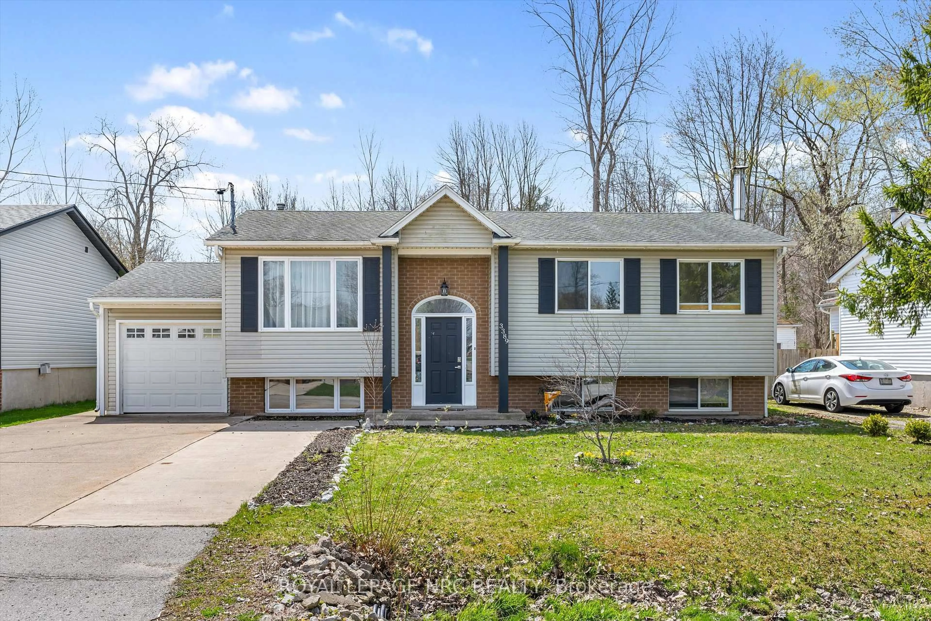 Home with vinyl exterior material, street for 3389 Grove Ave, Fort Erie Ontario L0S 1N0