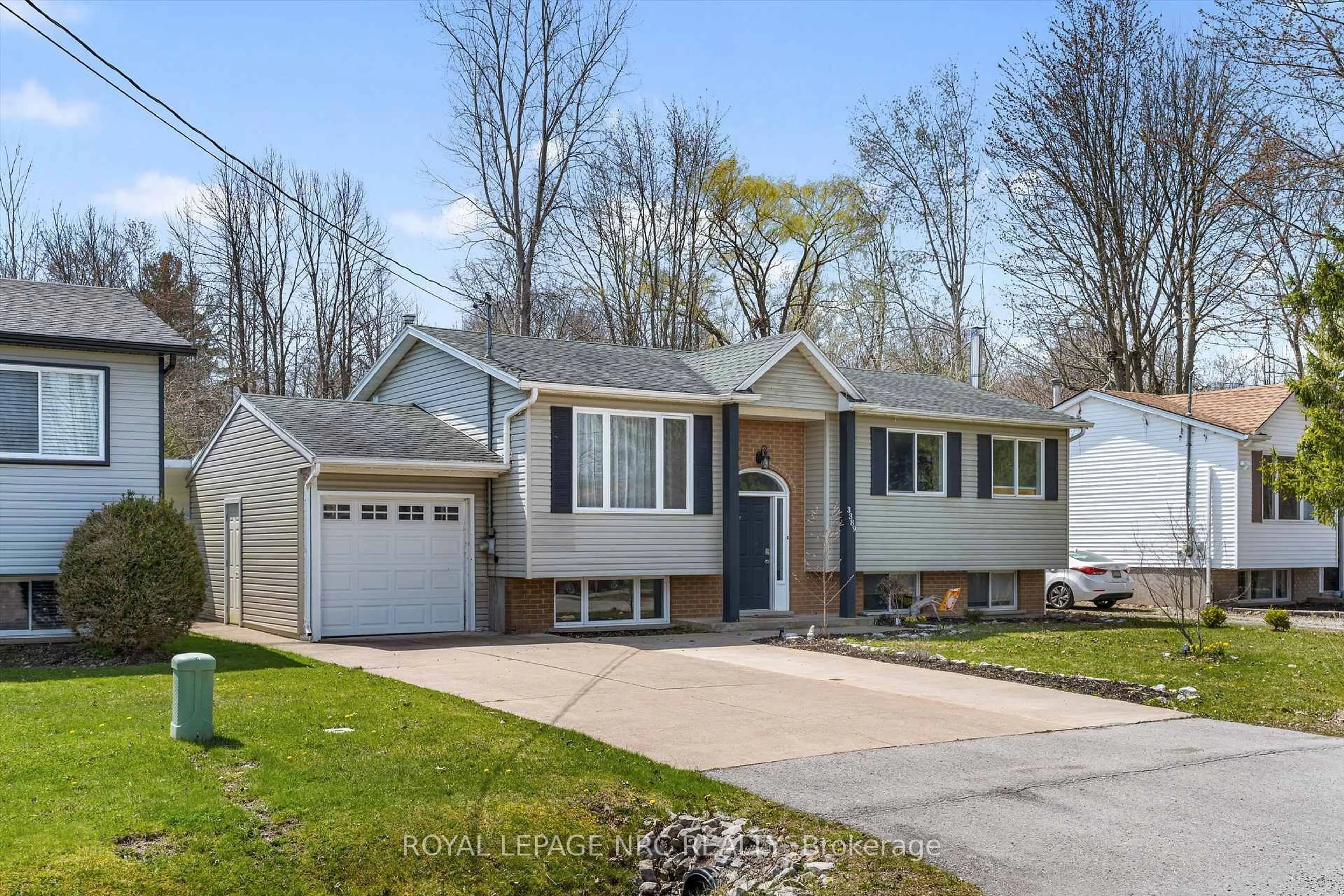 Home with vinyl exterior material, street for 3389 Grove Ave, Fort Erie Ontario L0S 1N0