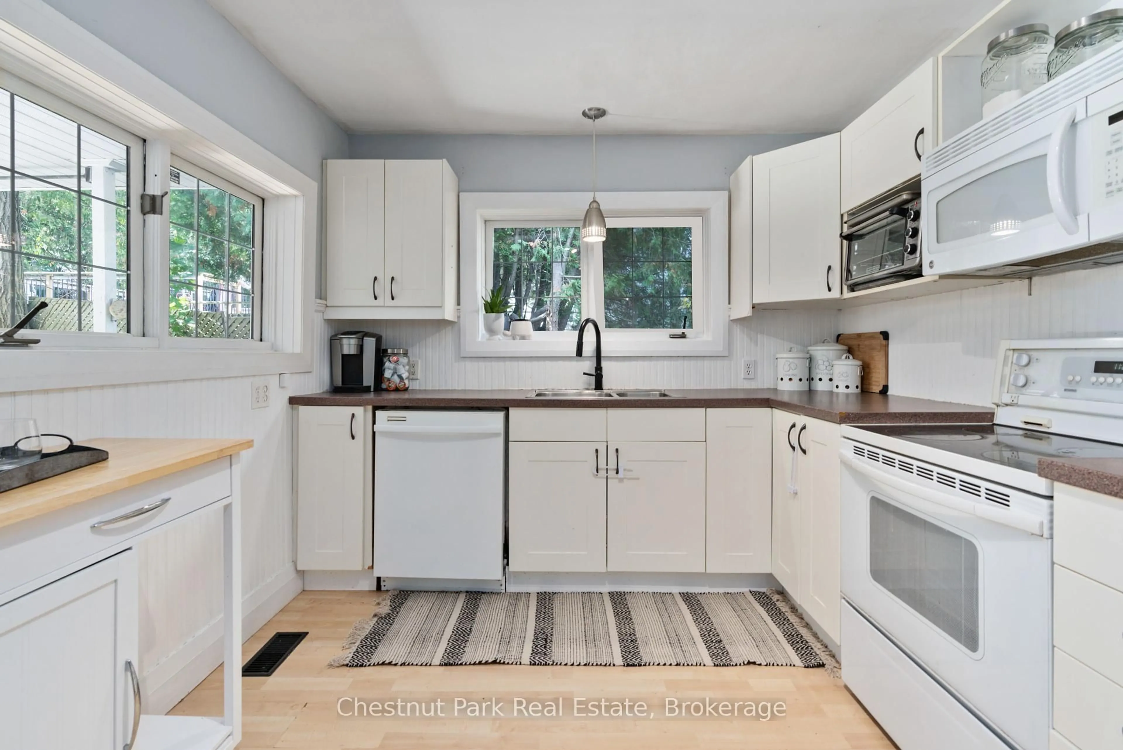 Unknown for 3 CORA St, Huntsville Ontario P1H 1T5