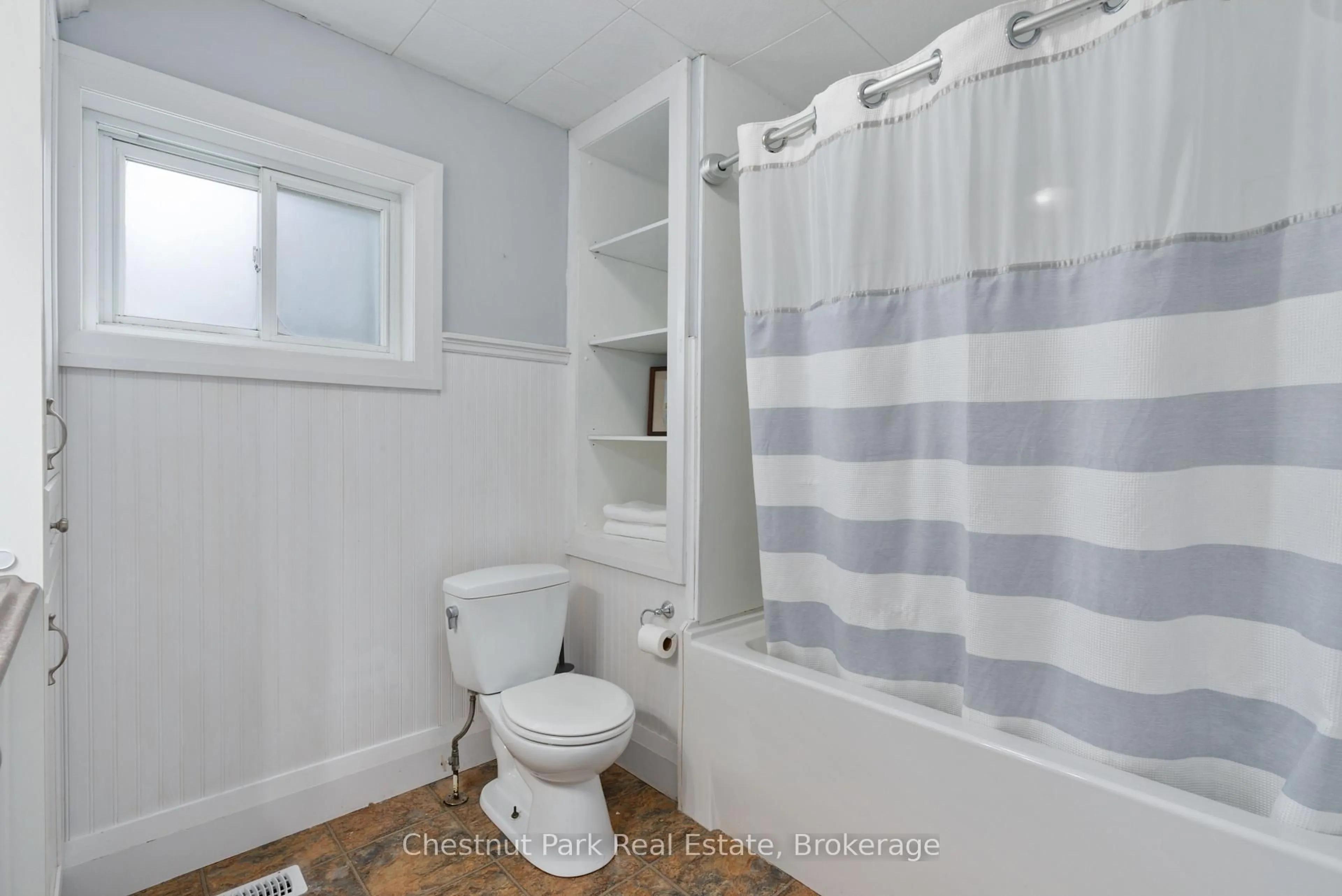 Standard bathroom, unknown for 3 CORA St, Huntsville Ontario P1H 1T5