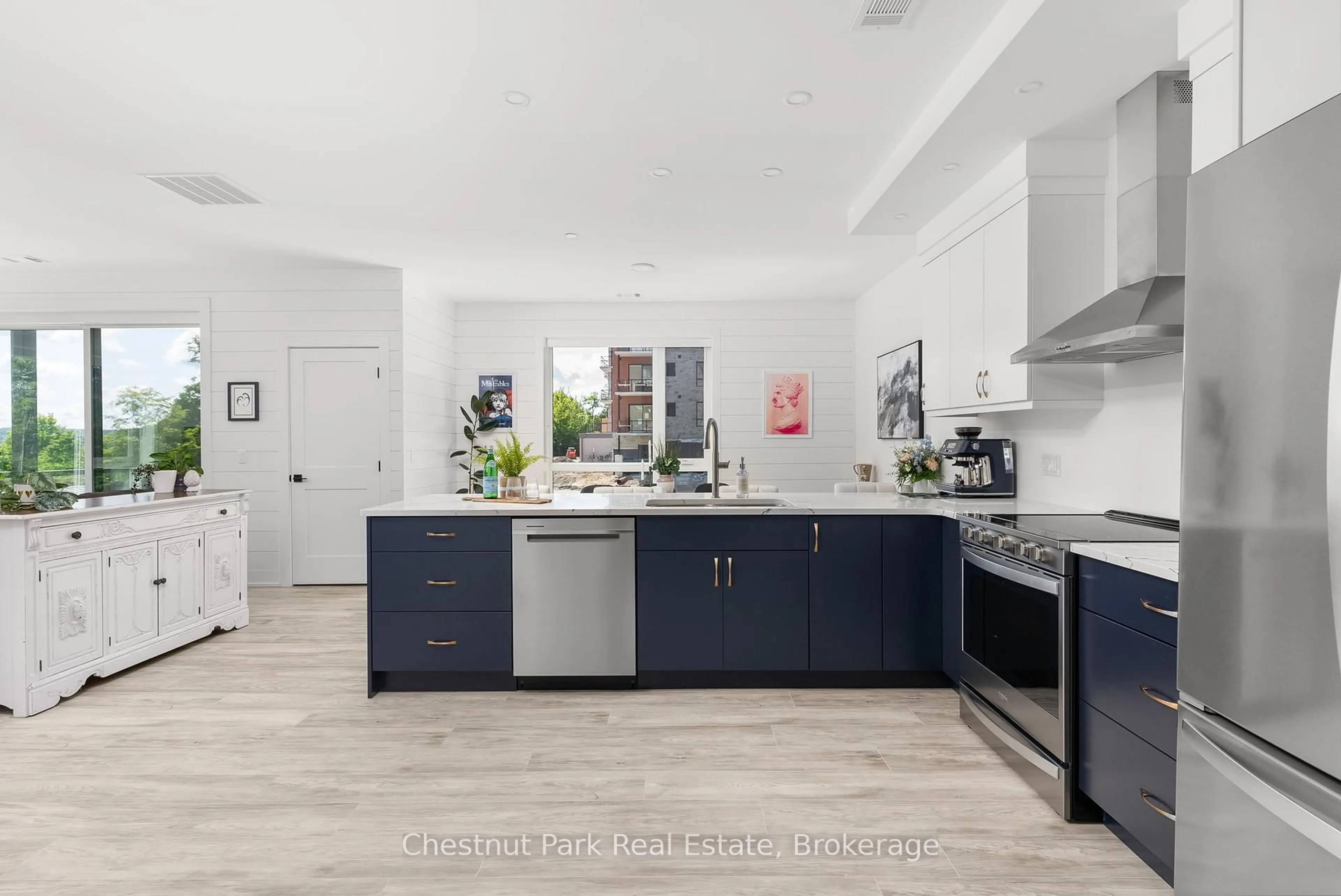 Open concept kitchen, ceramic/tile floor for 18 CAMPUS Tr #109, Huntsville Ontario P1H 0K2