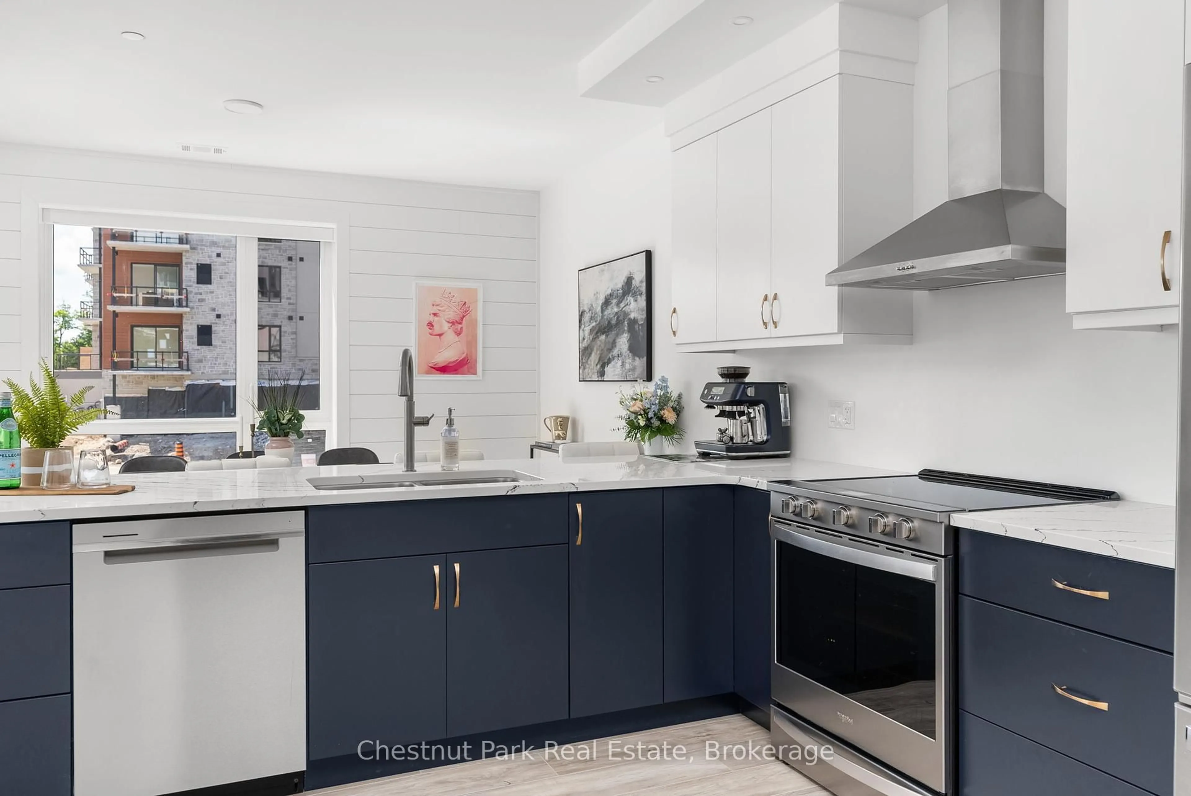 Open concept kitchen, ceramic/tile floor for 18 CAMPUS Tr #109, Huntsville Ontario P1H 0K2