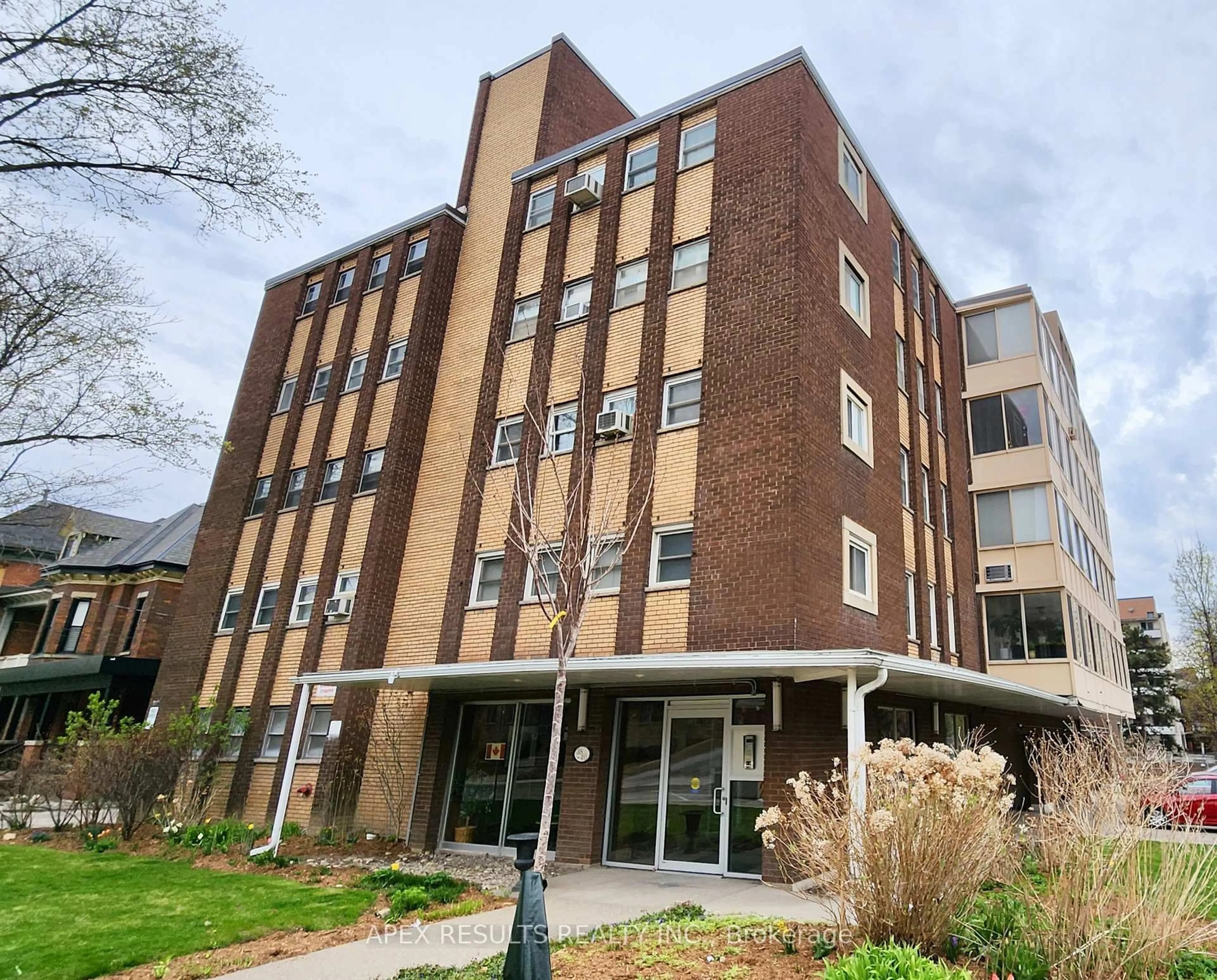 Unknown for 38 Charlton Ave #204, Hamilton Ontario L8P 2C1