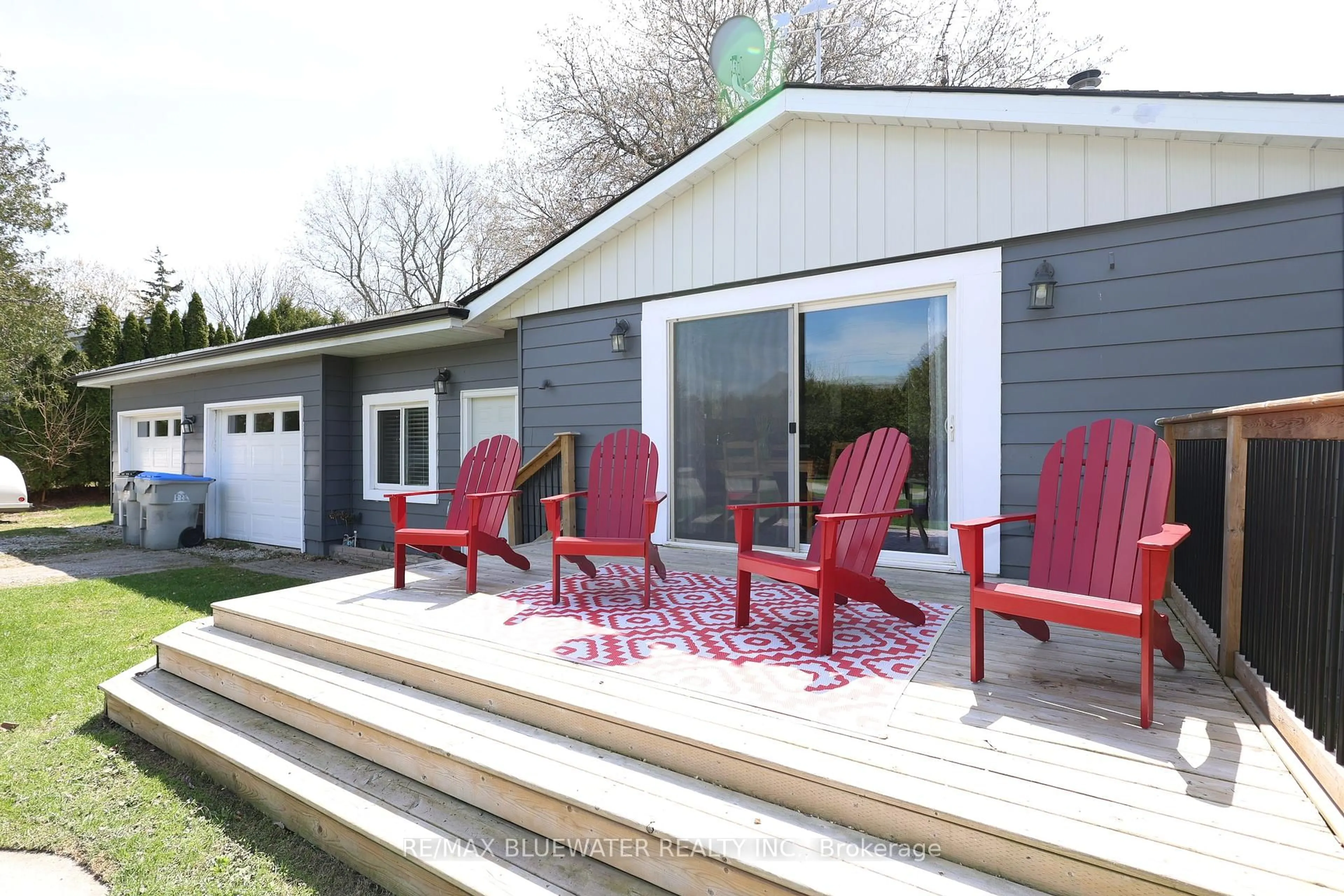 Patio, street for 7597 Biddulph St, Lambton Shores Ontario N0M 2L0