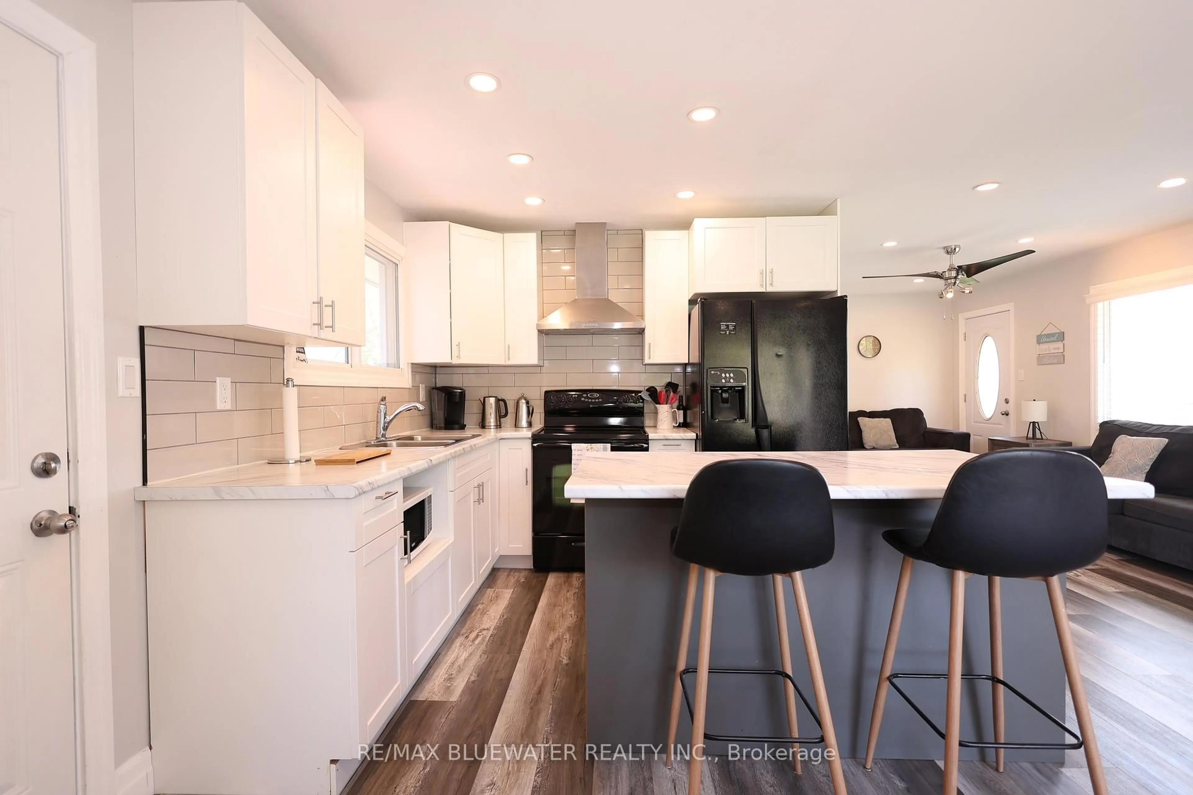 Open concept kitchen, unknown for 7597 Biddulph St, Lambton Shores Ontario N0M 2L0