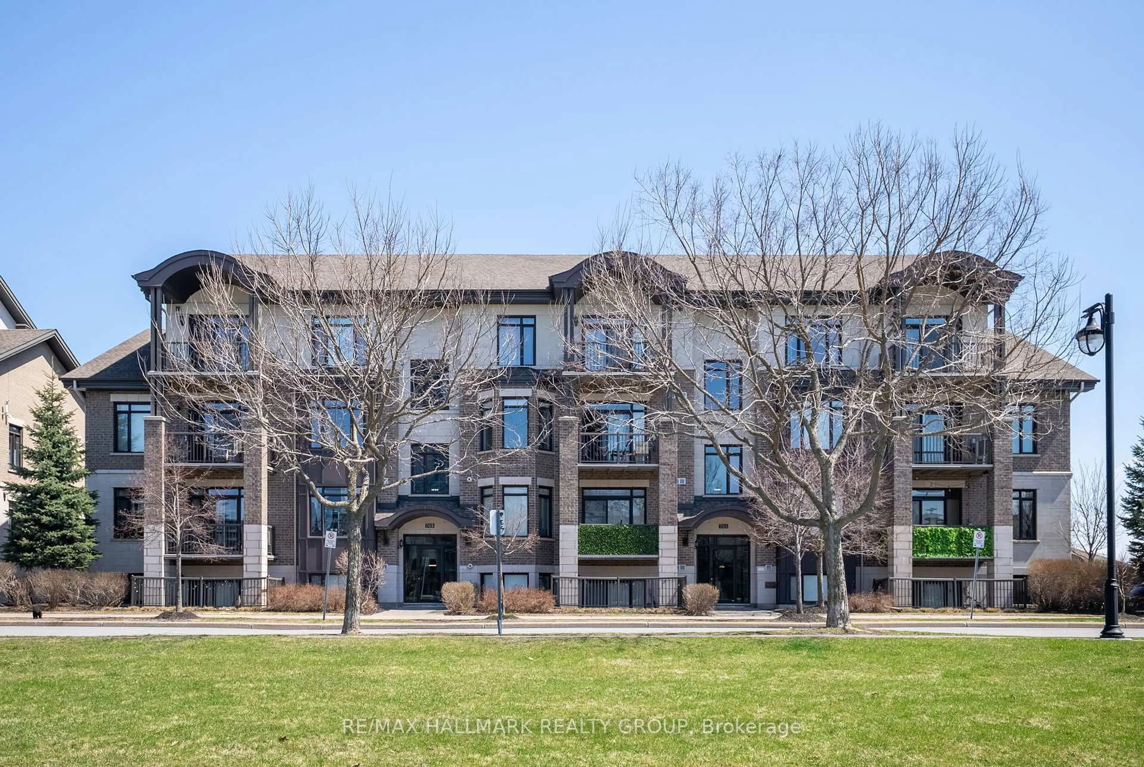 Unknown for 705 Beauparc Private #403, Ottawa Ontario K1J 0B6