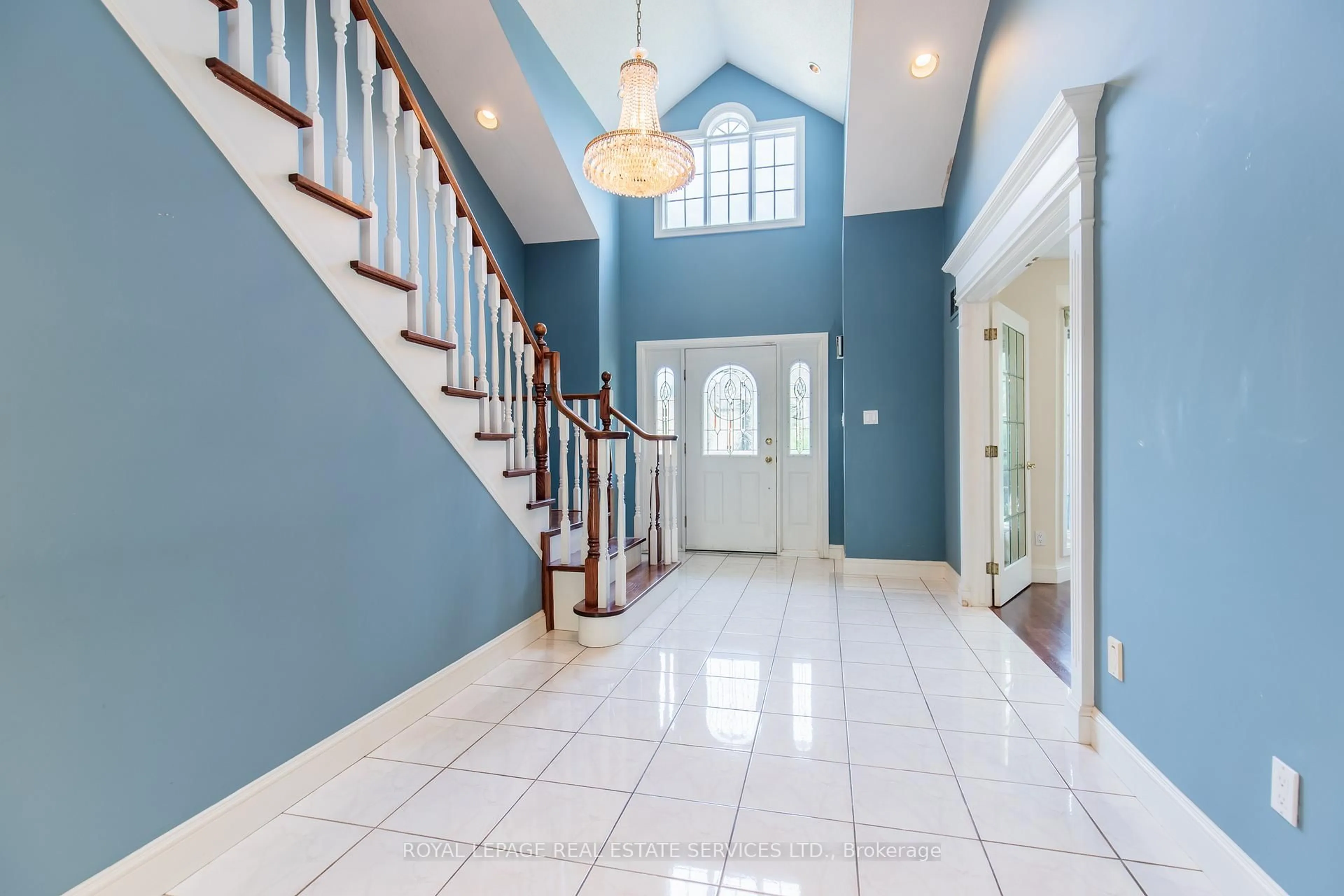 Indoor entryway for 57 Orr Cres, Hamilton Ontario L8G 5C5
