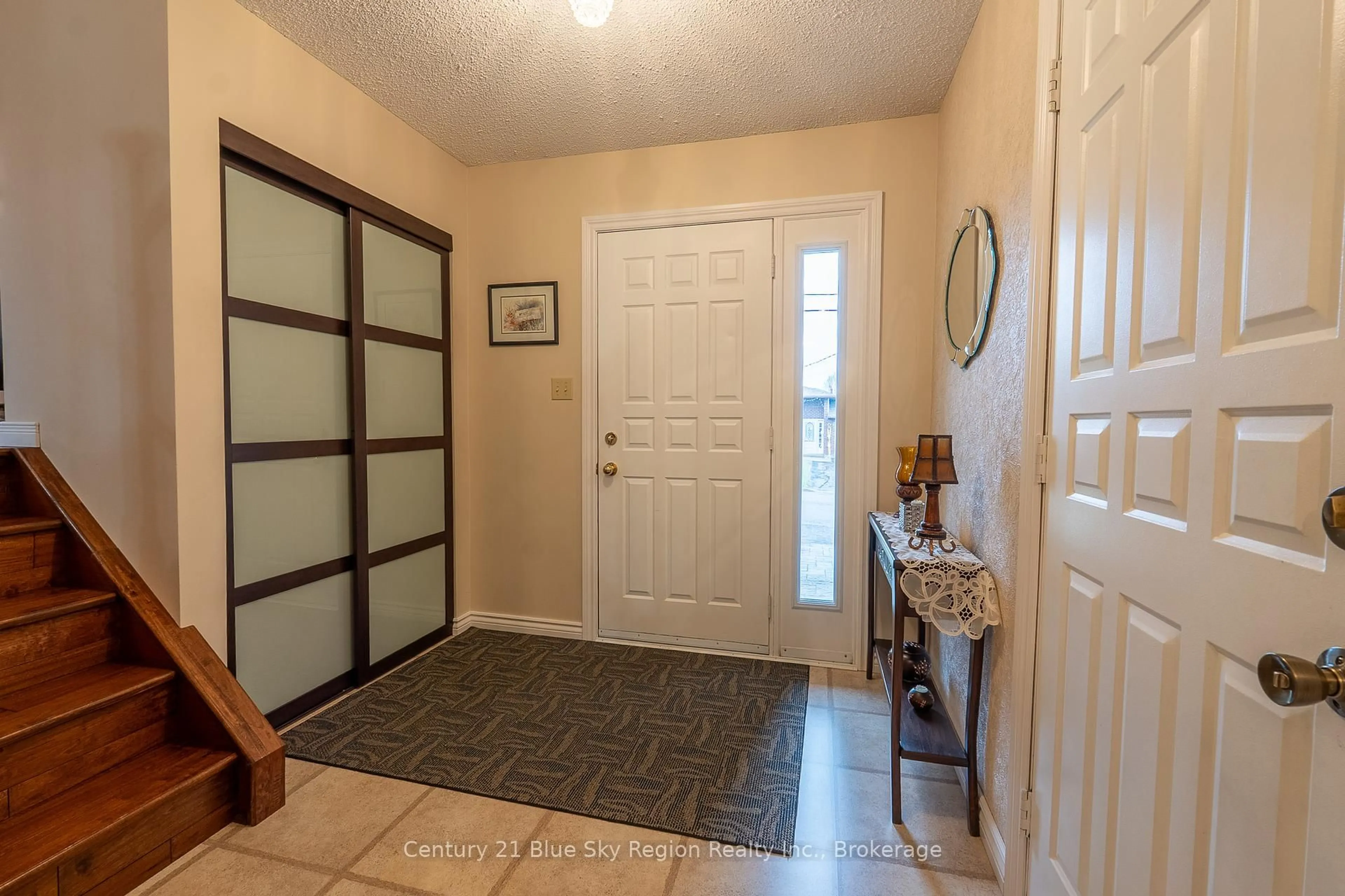 Indoor entryway for 18 Sable Cres, North Bay Ontario P1A 3X7