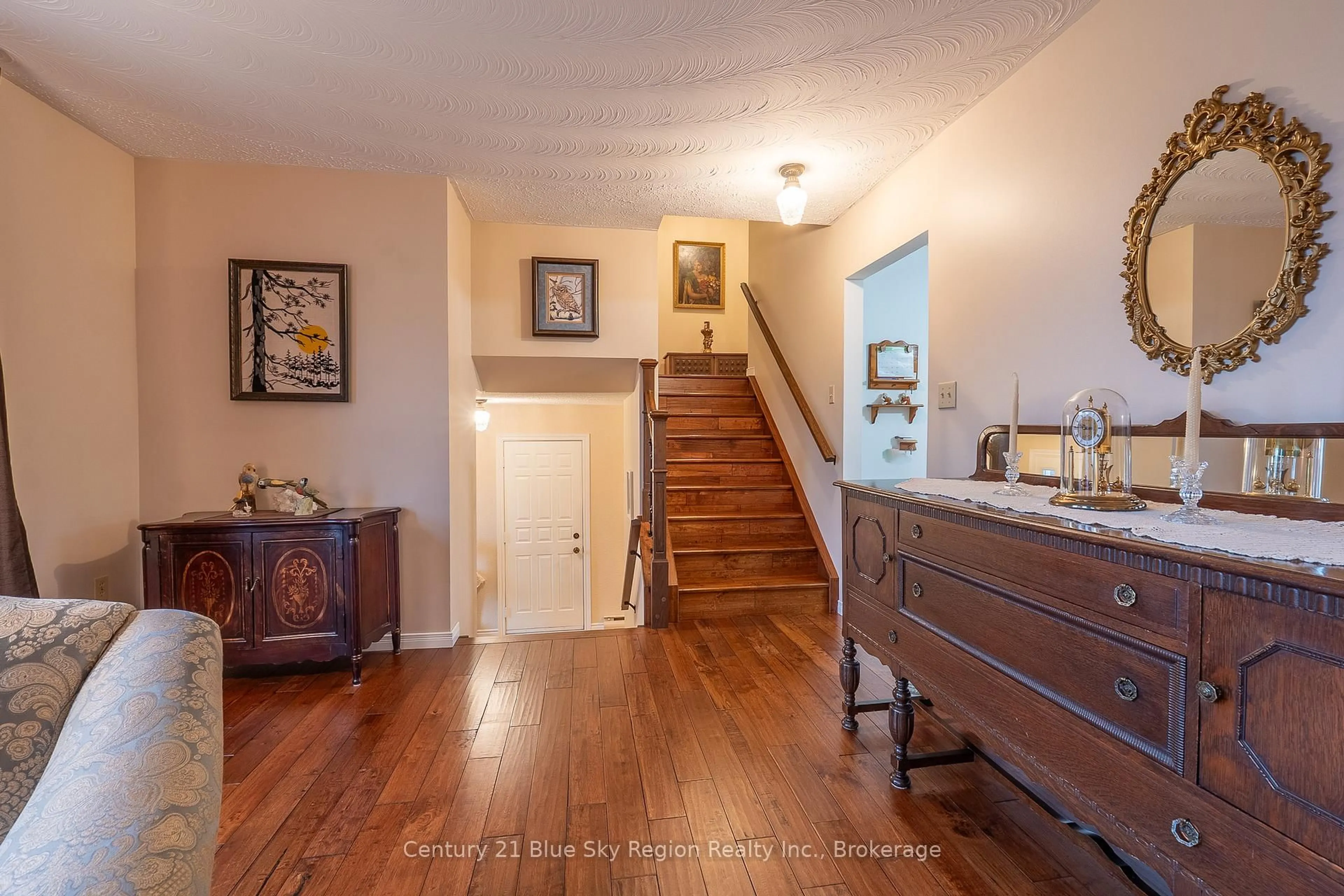 Indoor entryway for 18 Sable Cres, North Bay Ontario P1A 3X7