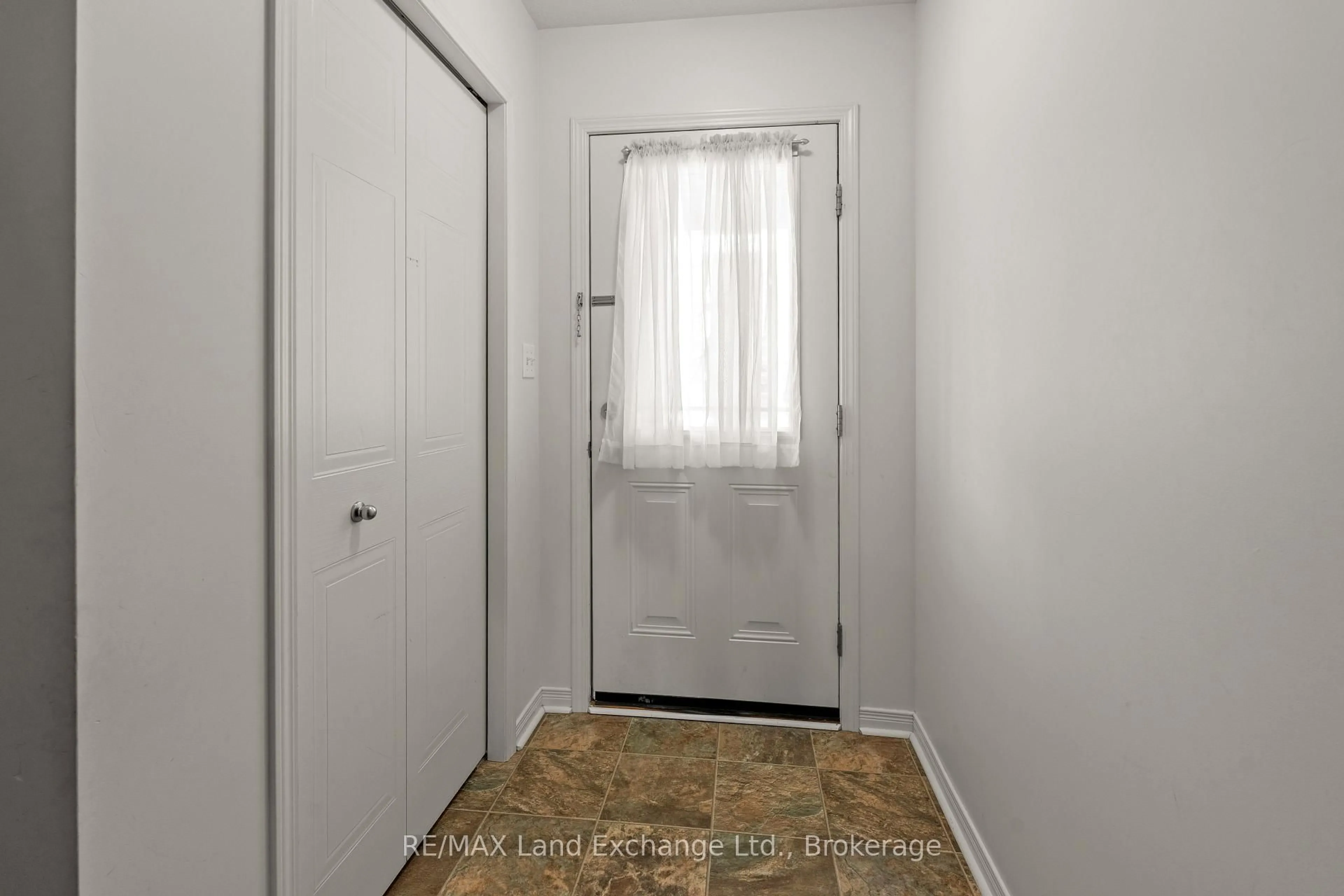 Indoor entryway for 409 Joseph St #89, Saugeen Shores Ontario N0H 2C2