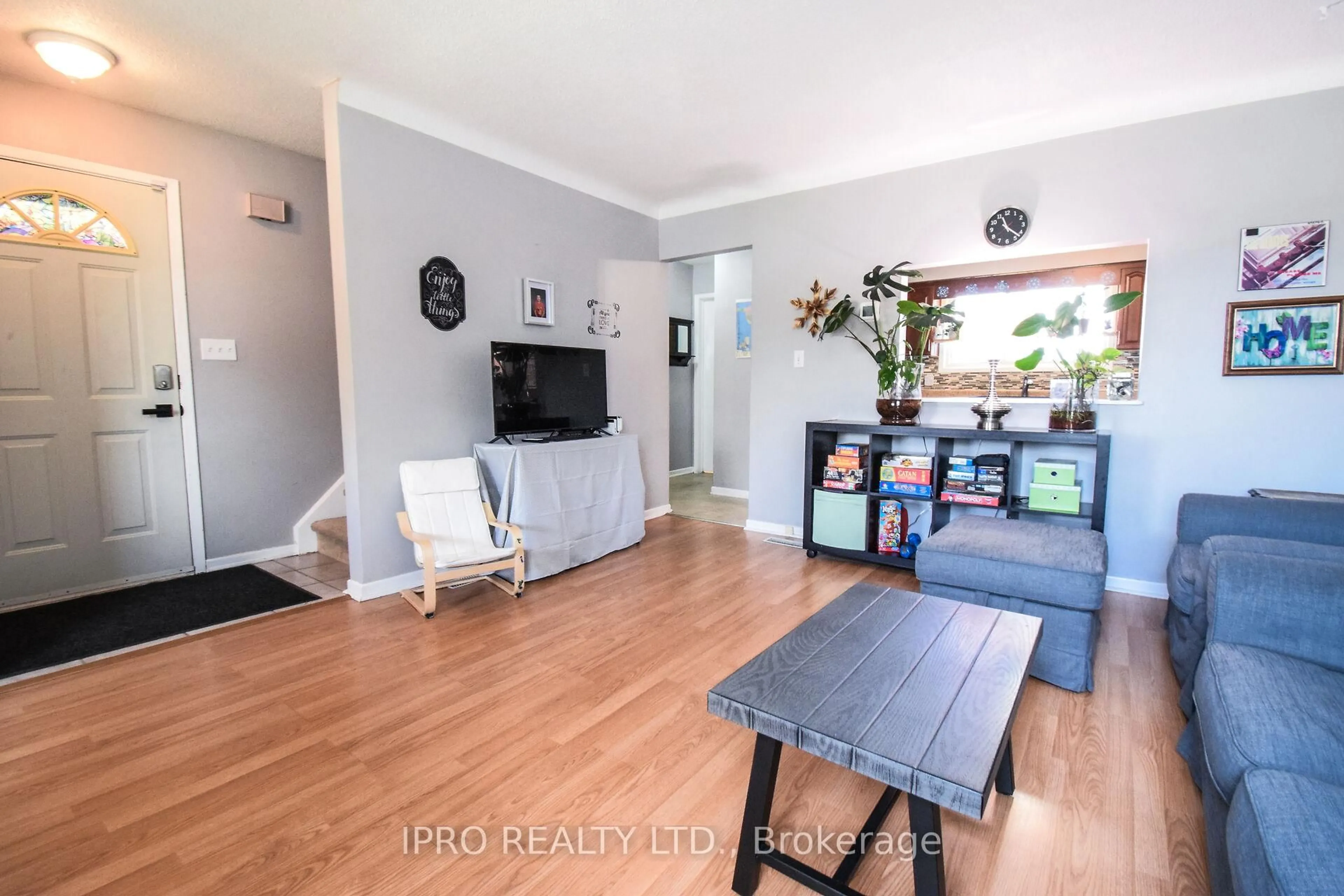 Living room with furniture, unknown for 45 Brackencrest Rd, St. Catharines Ontario L2P 3K7