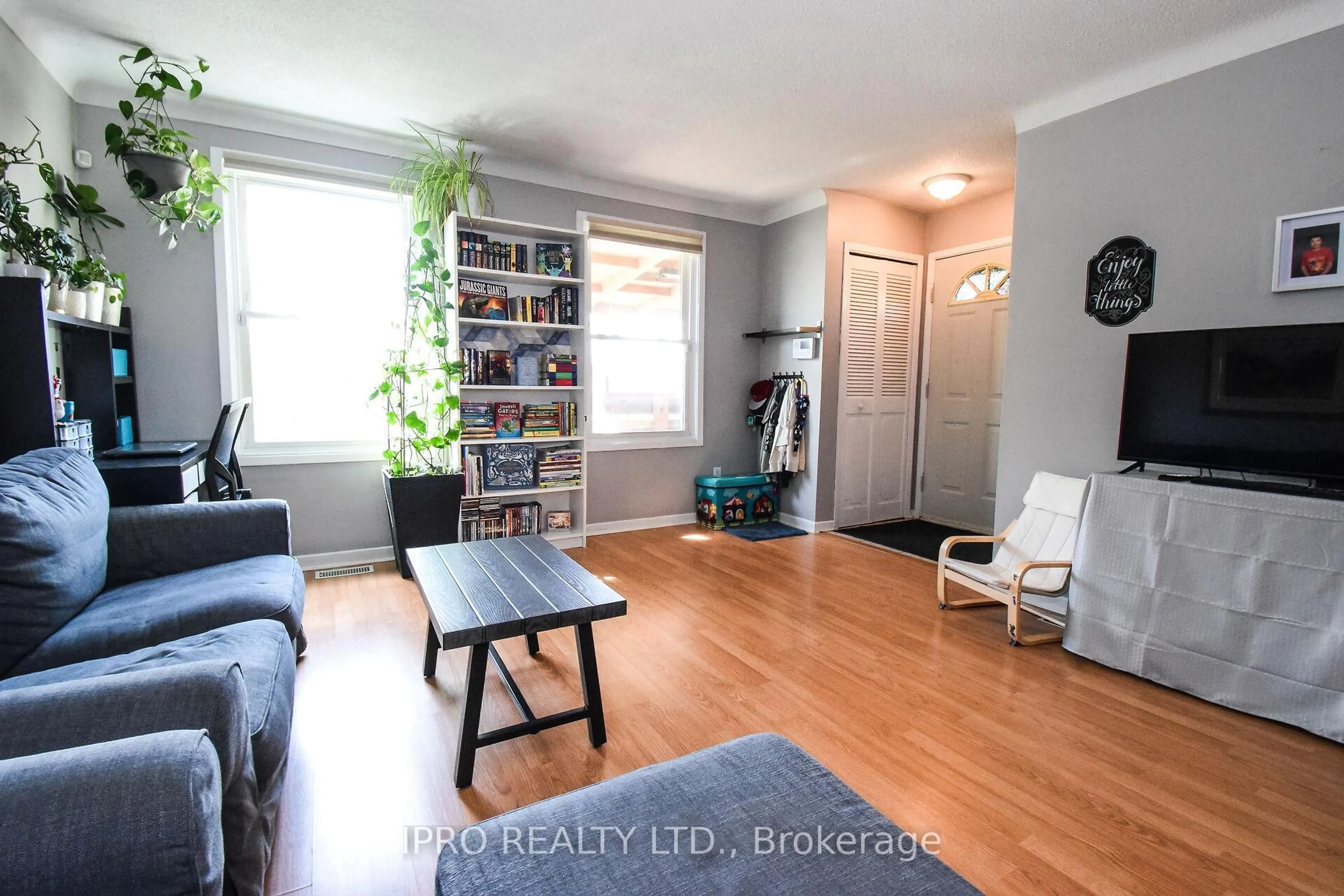 Living room with furniture, unknown for 45 Brackencrest Rd, St. Catharines Ontario L2P 3K7