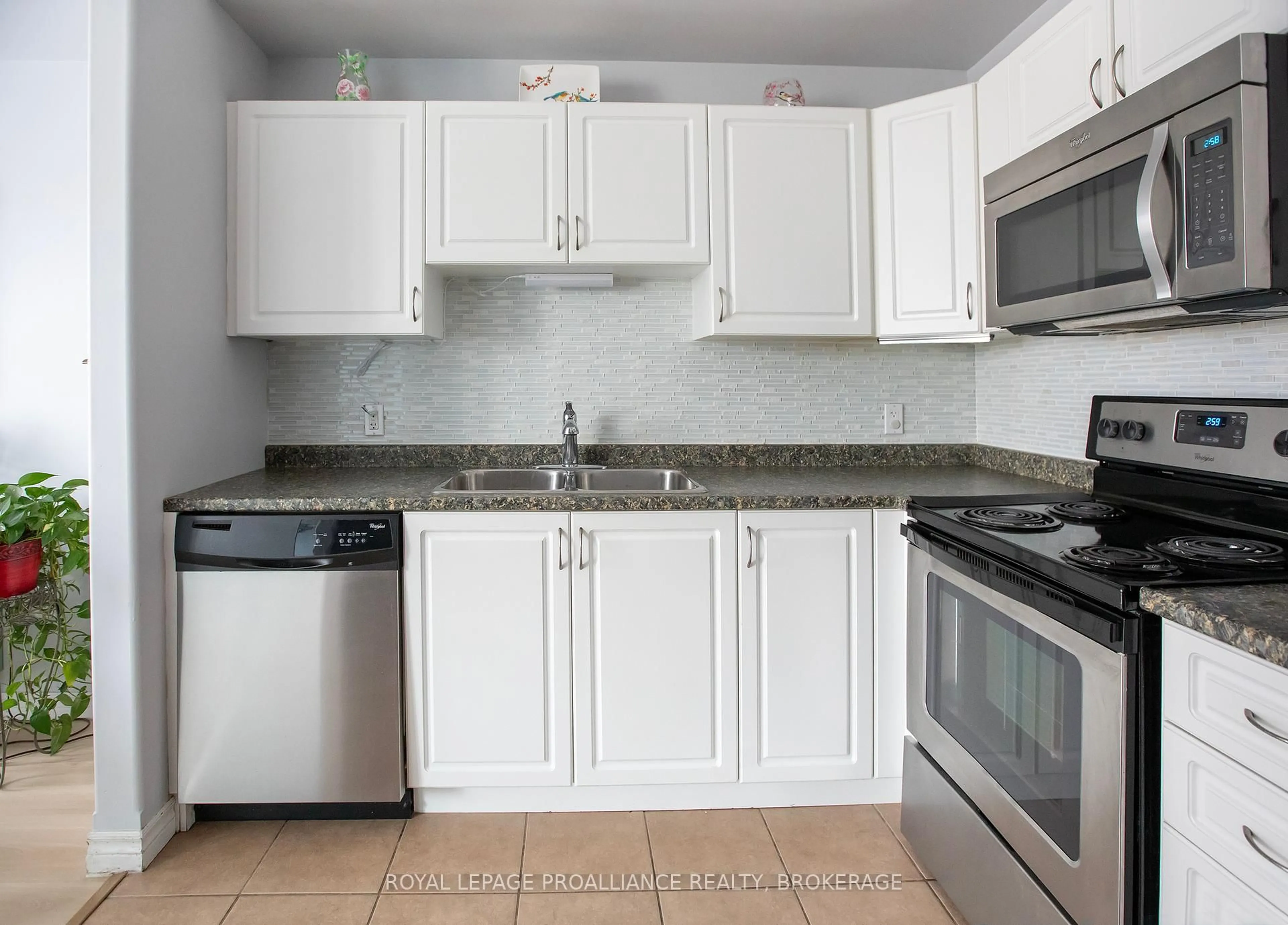 Standard kitchen, unknown for 875 Newmarket Lane, Kingston Ontario K7K 0C8