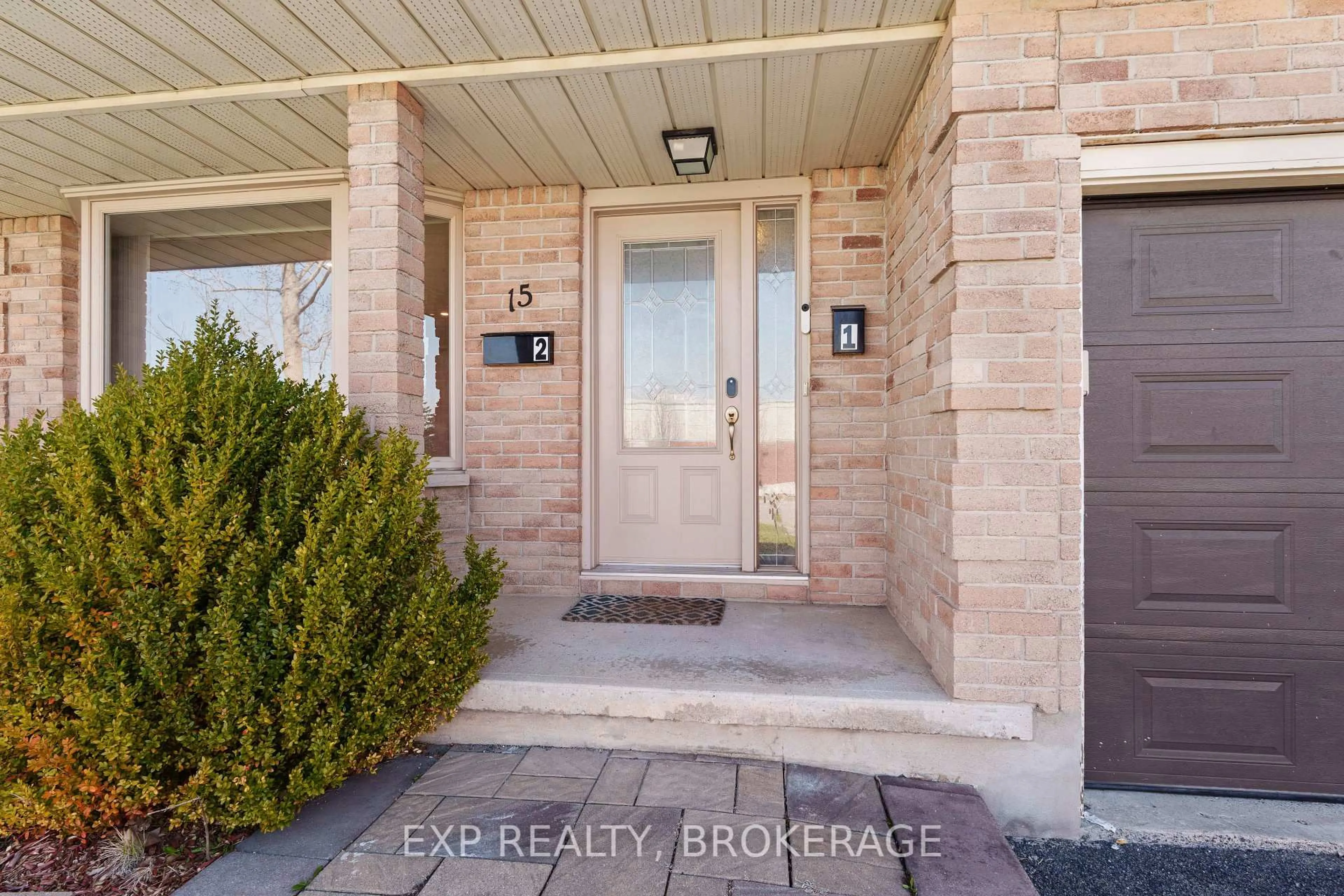 Indoor entryway for 15 WINDFIELD Cres, Kingston Ontario K7K 6G3