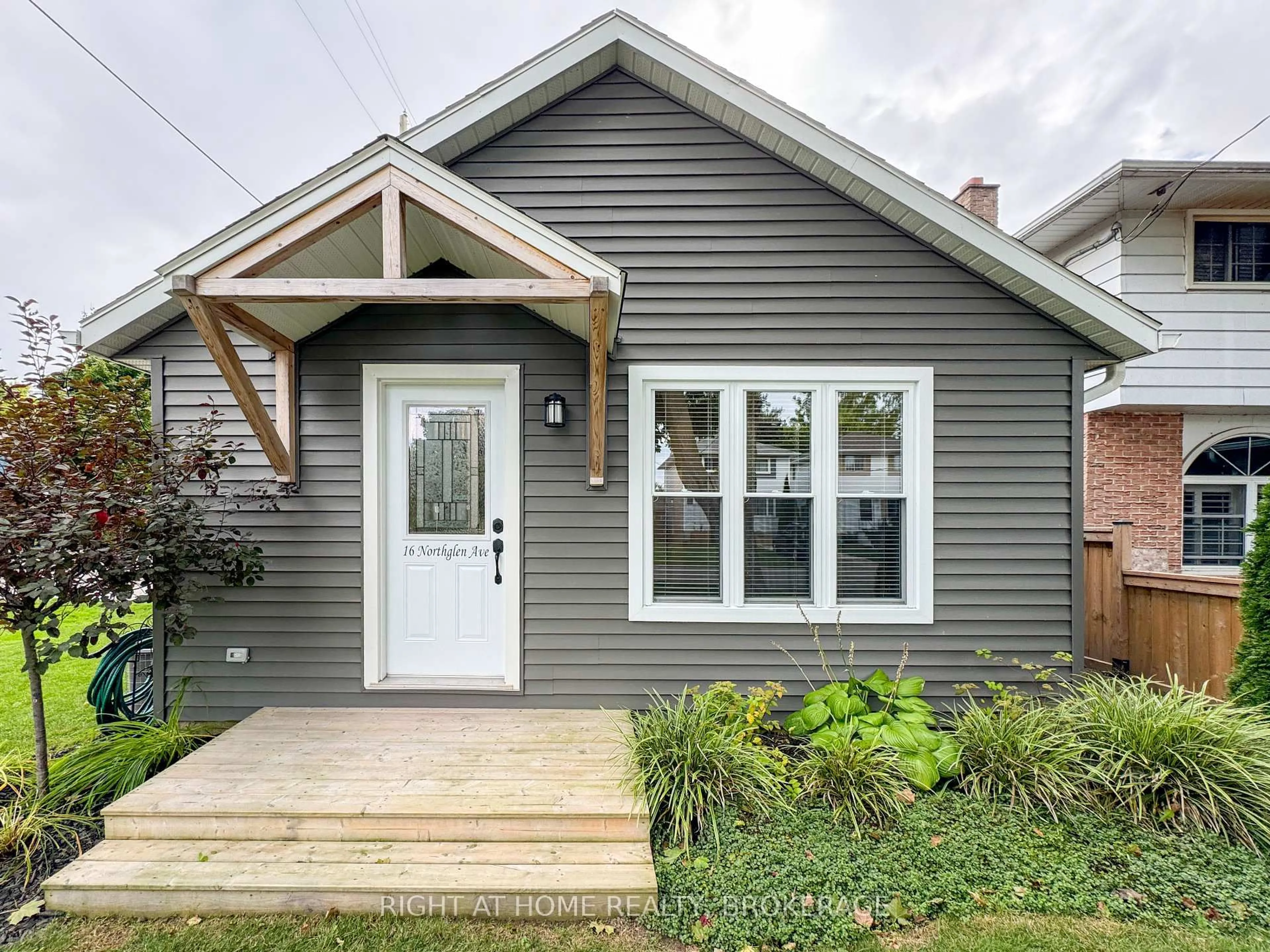 Home with vinyl exterior material, street for 16 NORTHGLEN Ave, St. Catharines Ontario L2M 1B2