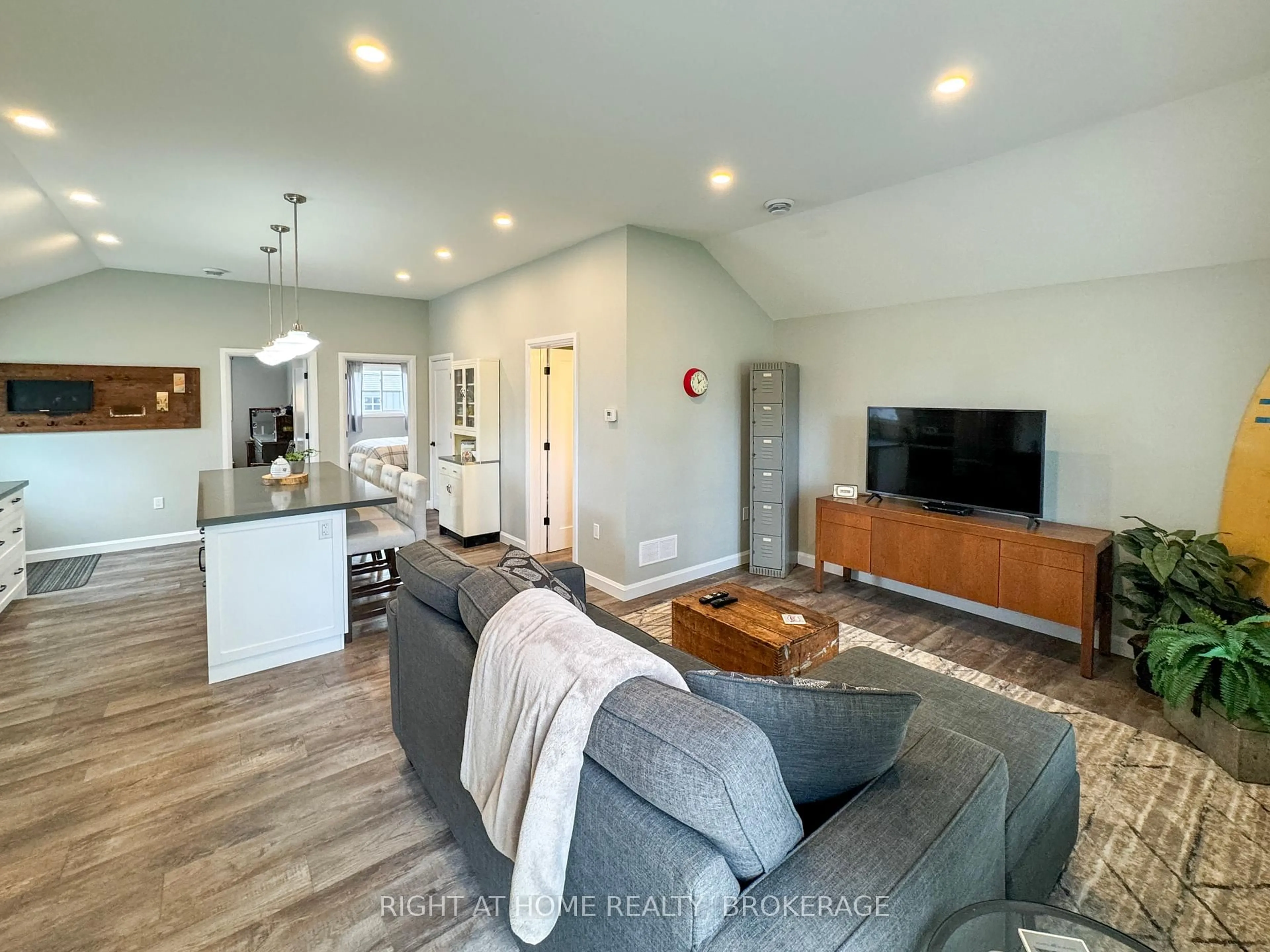 Living room with furniture, unknown for 16 NORTHGLEN Ave, St. Catharines Ontario L2M 1B2