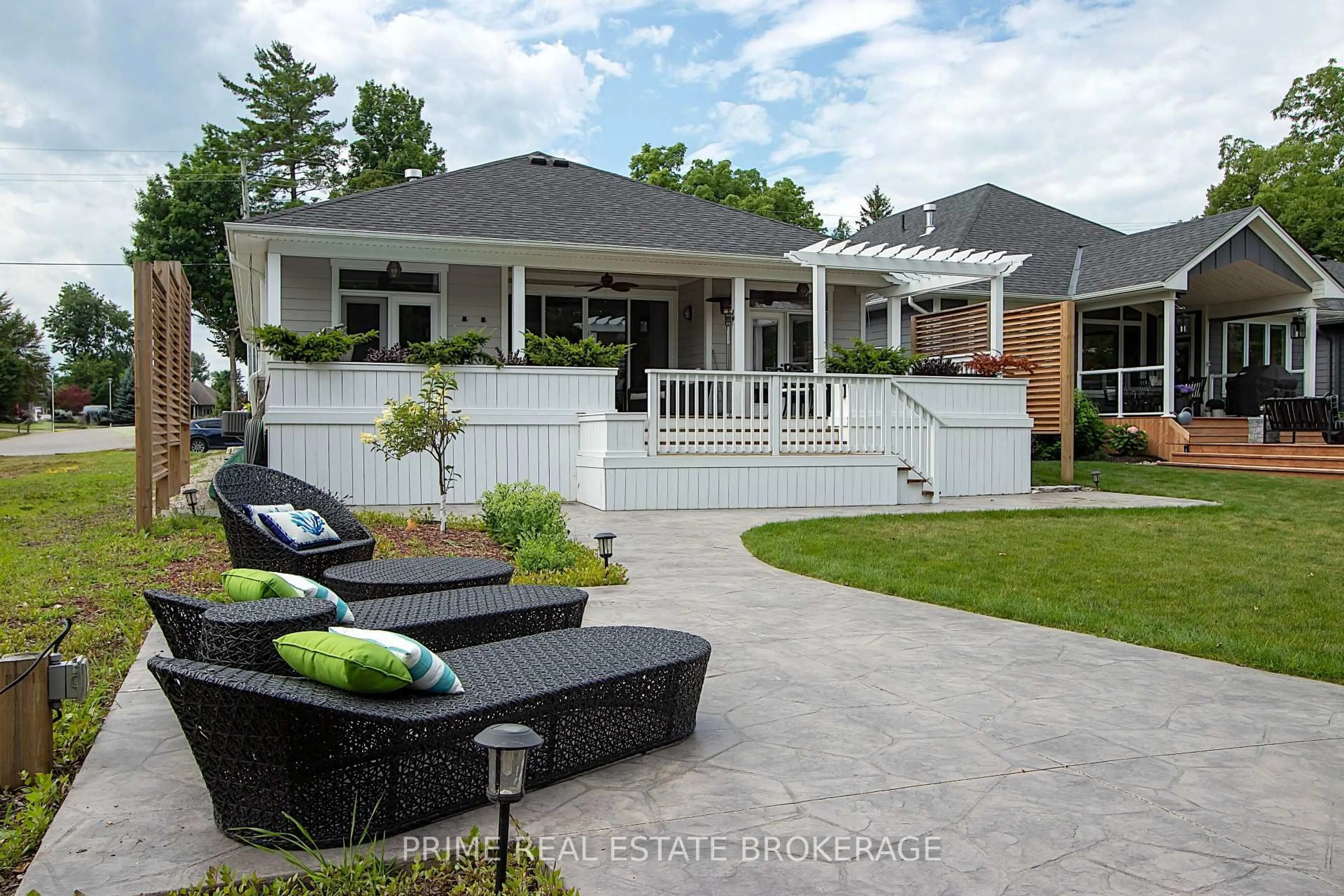 Patio, street for 89 Gill Rd, Lambton Shores Ontario N0M 1T0