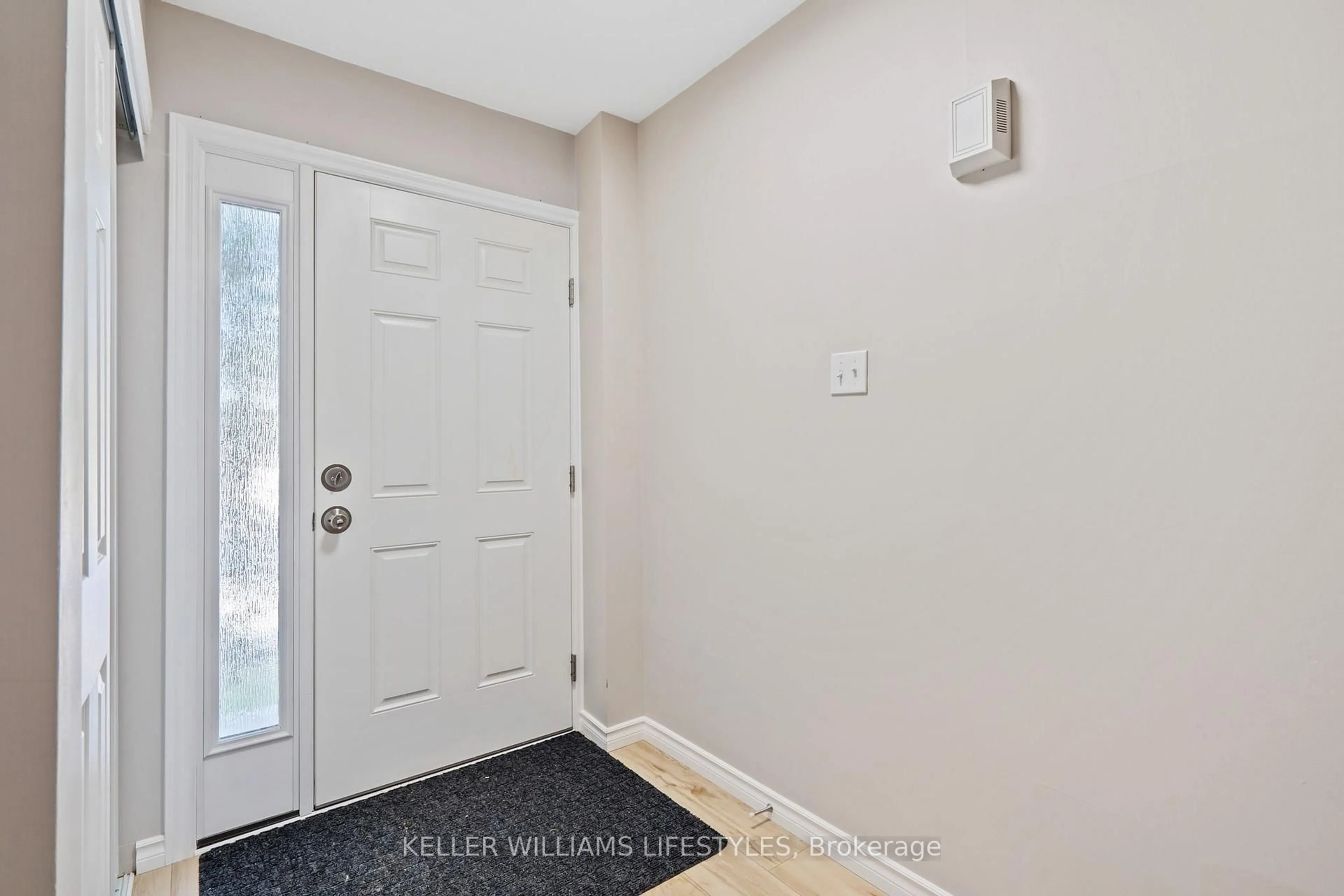 Indoor entryway for 690 LITTLE GREY St #32, London East Ontario N5Z 4M9