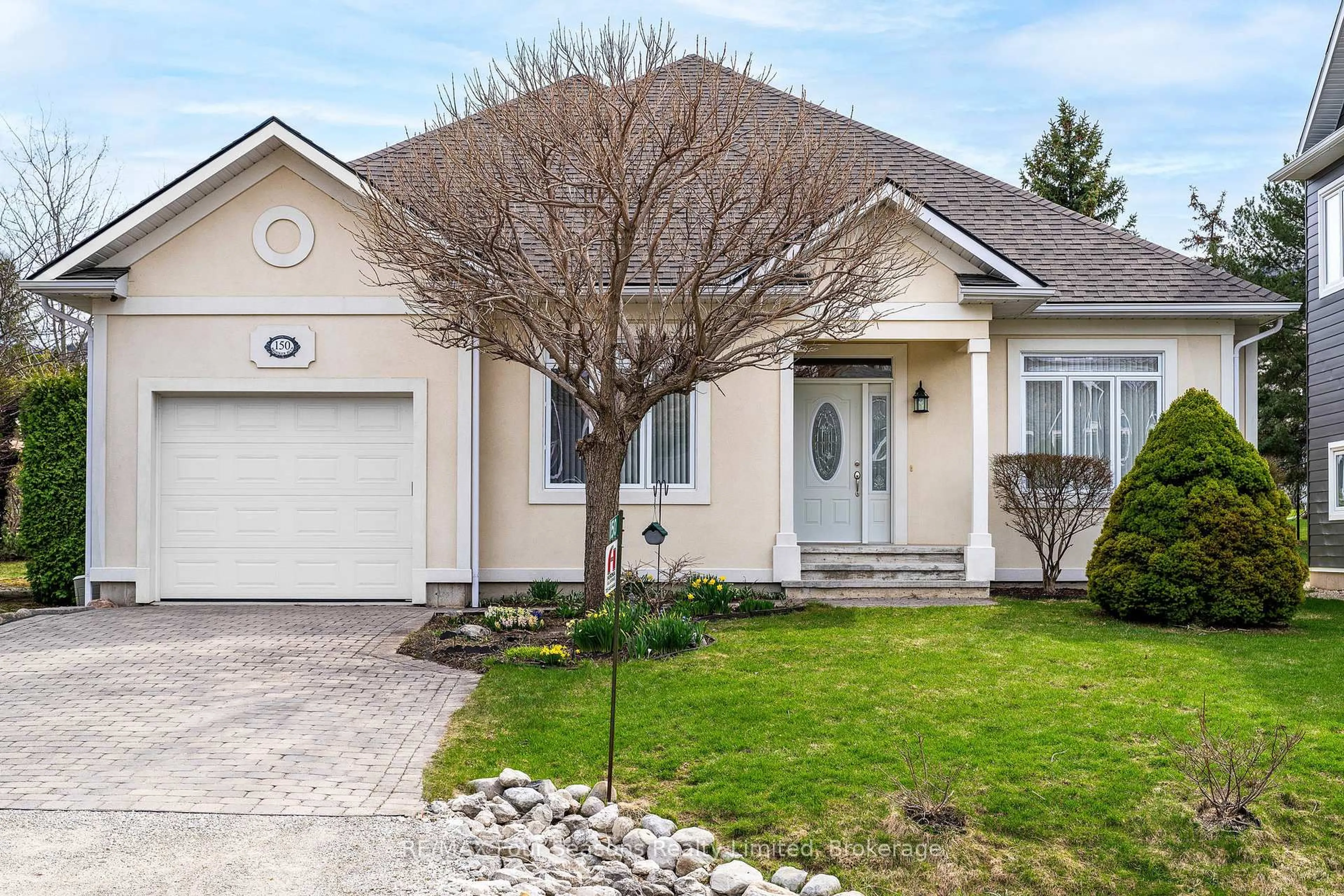 Home with vinyl exterior material, street for 150 Brooker Blvd, Blue Mountains Ontario L9Y 0M2