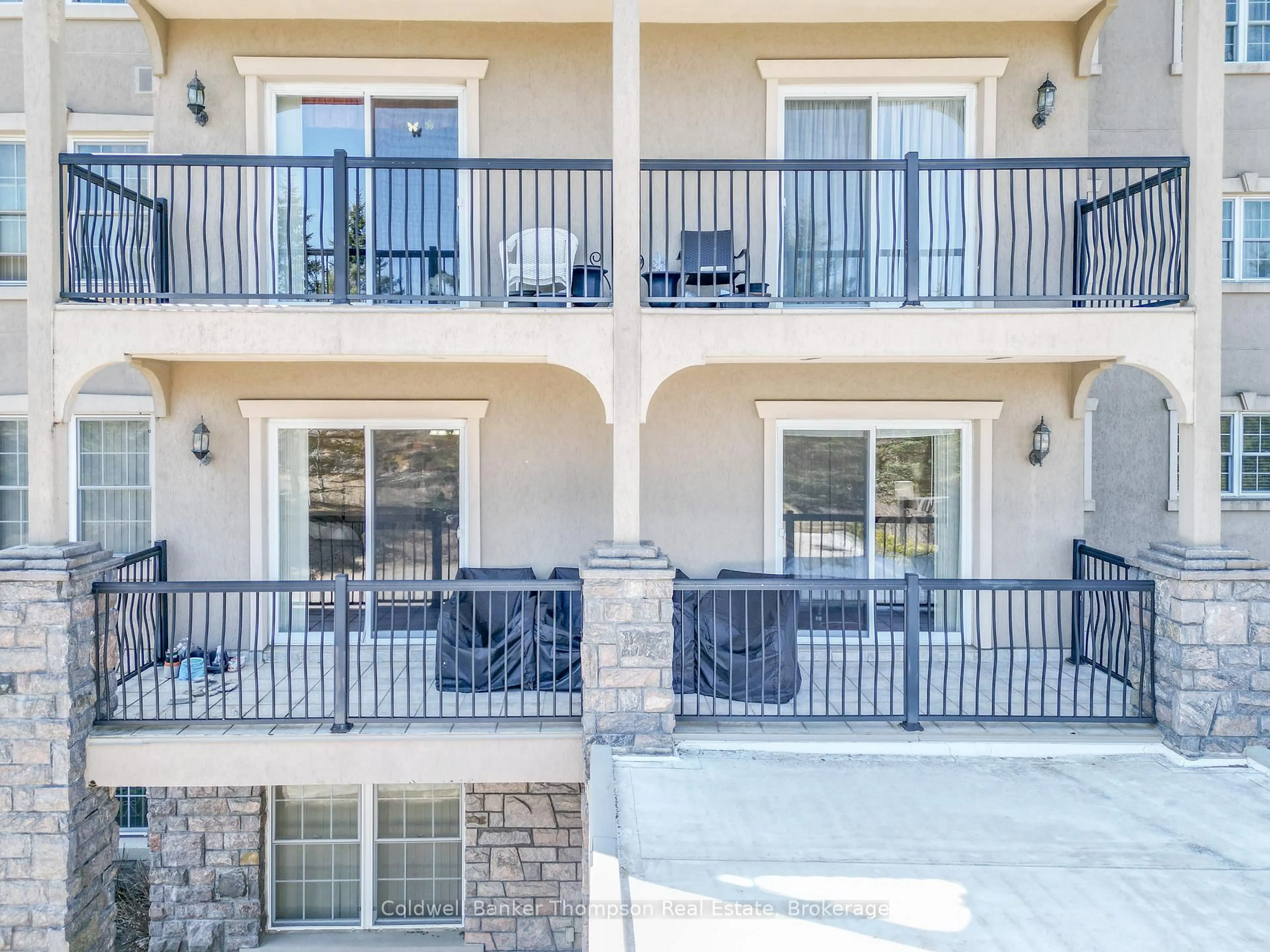 Patio, unknown for 4 Legacy Lane #208, Huntsville Ontario P1H 2R2