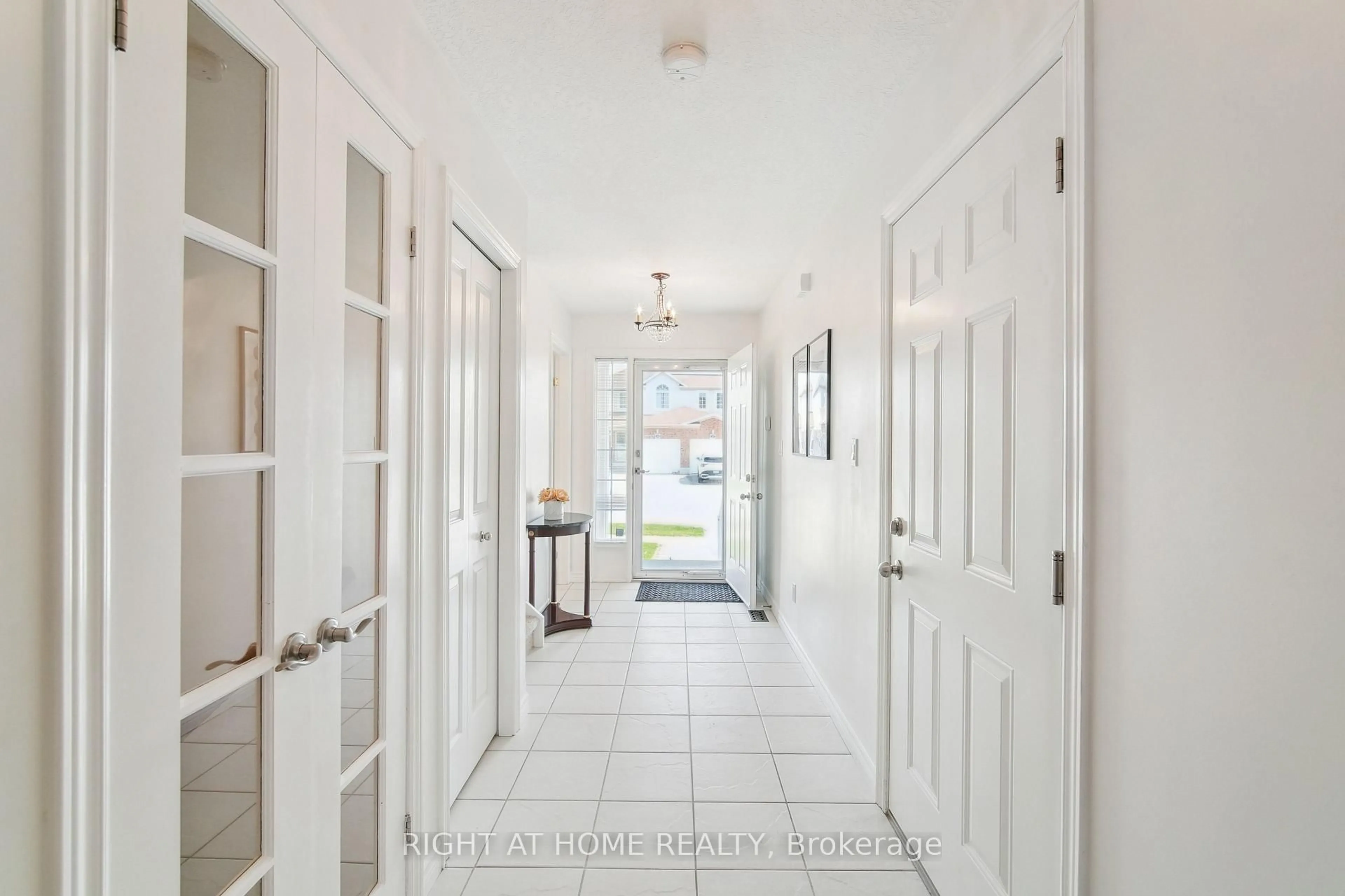 Indoor entryway for 18 Dougall St, Guelph Ontario N1E 0G8
