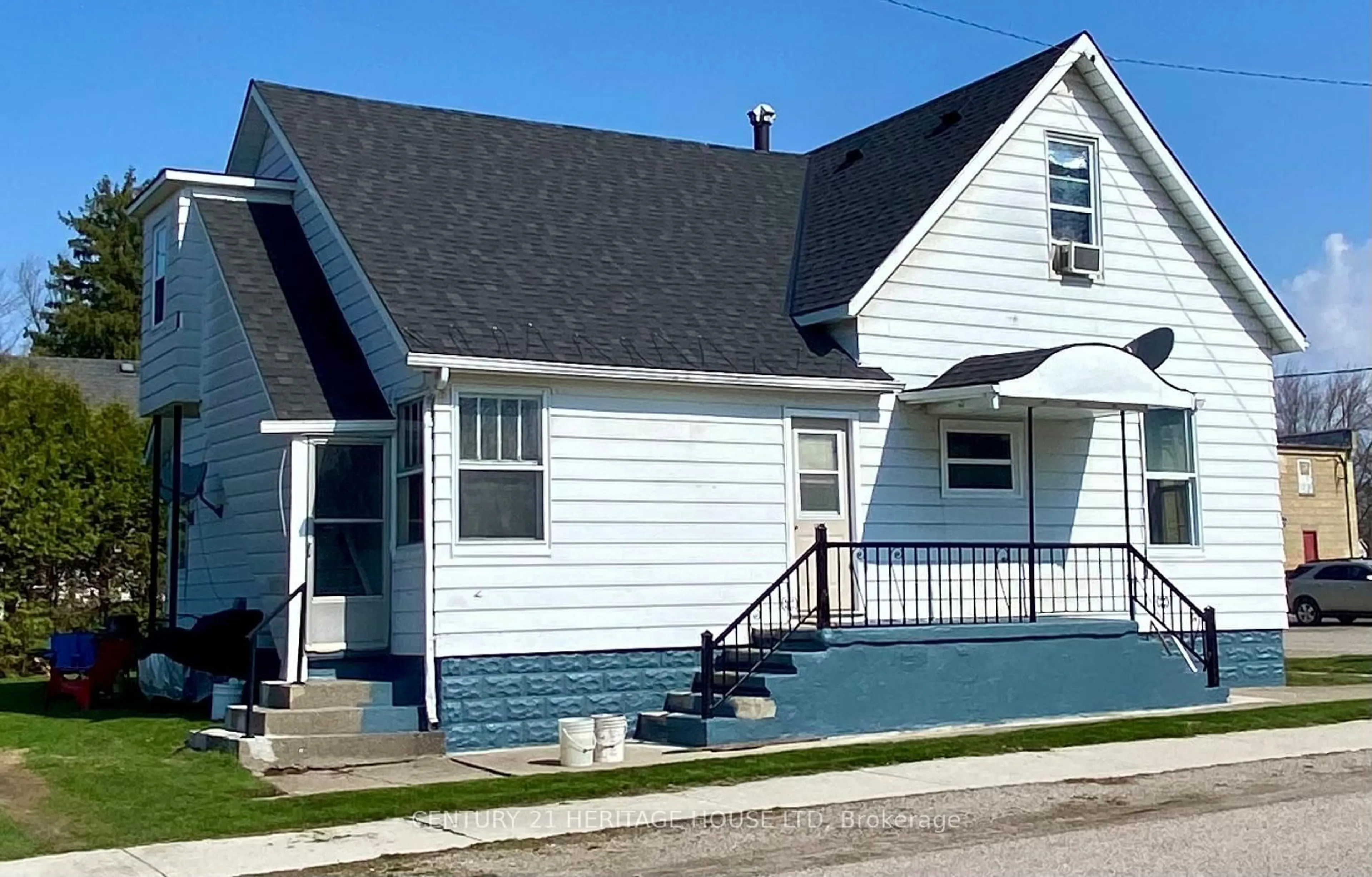 Home with vinyl exterior material, street for 151 Elm St, West Elgin Ontario N0P 2P0