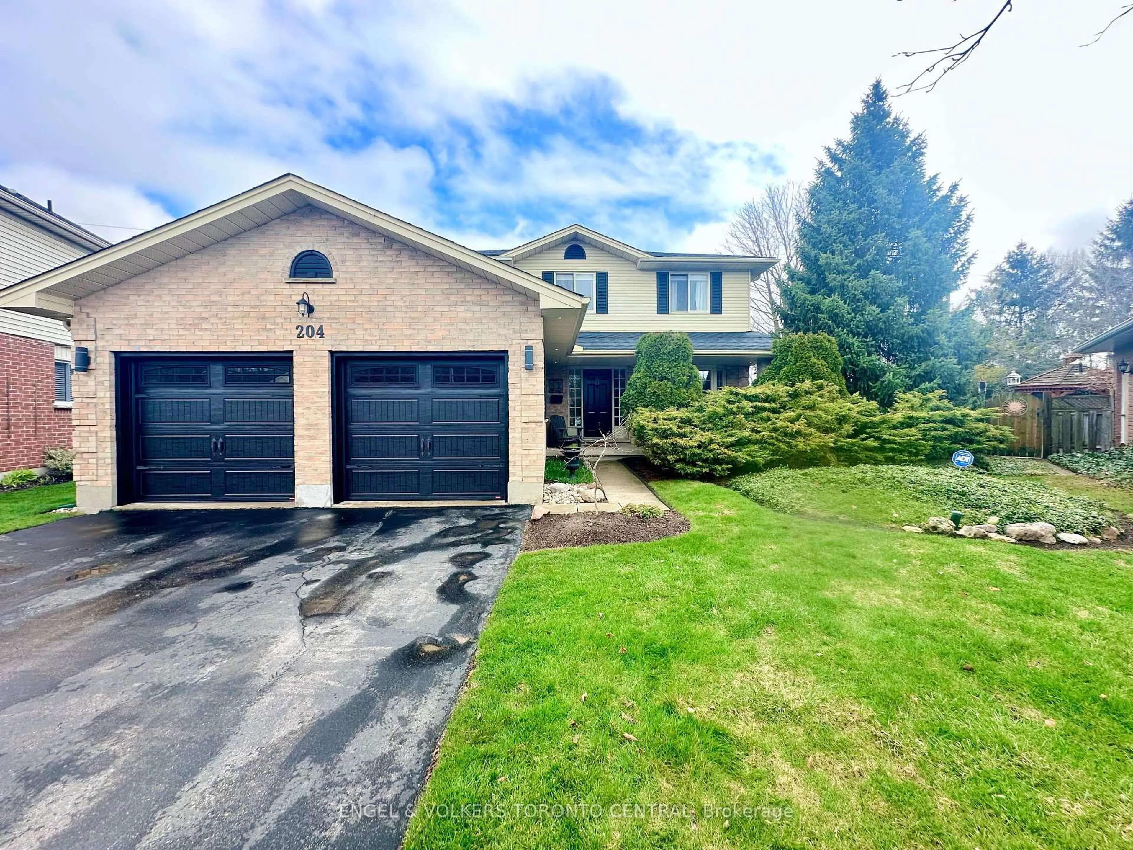 A pic from outside/outdoor area/front of a property/back of a property/a pic from drone, street for 204 Killarney Grve, London North Ontario N5X 3X6