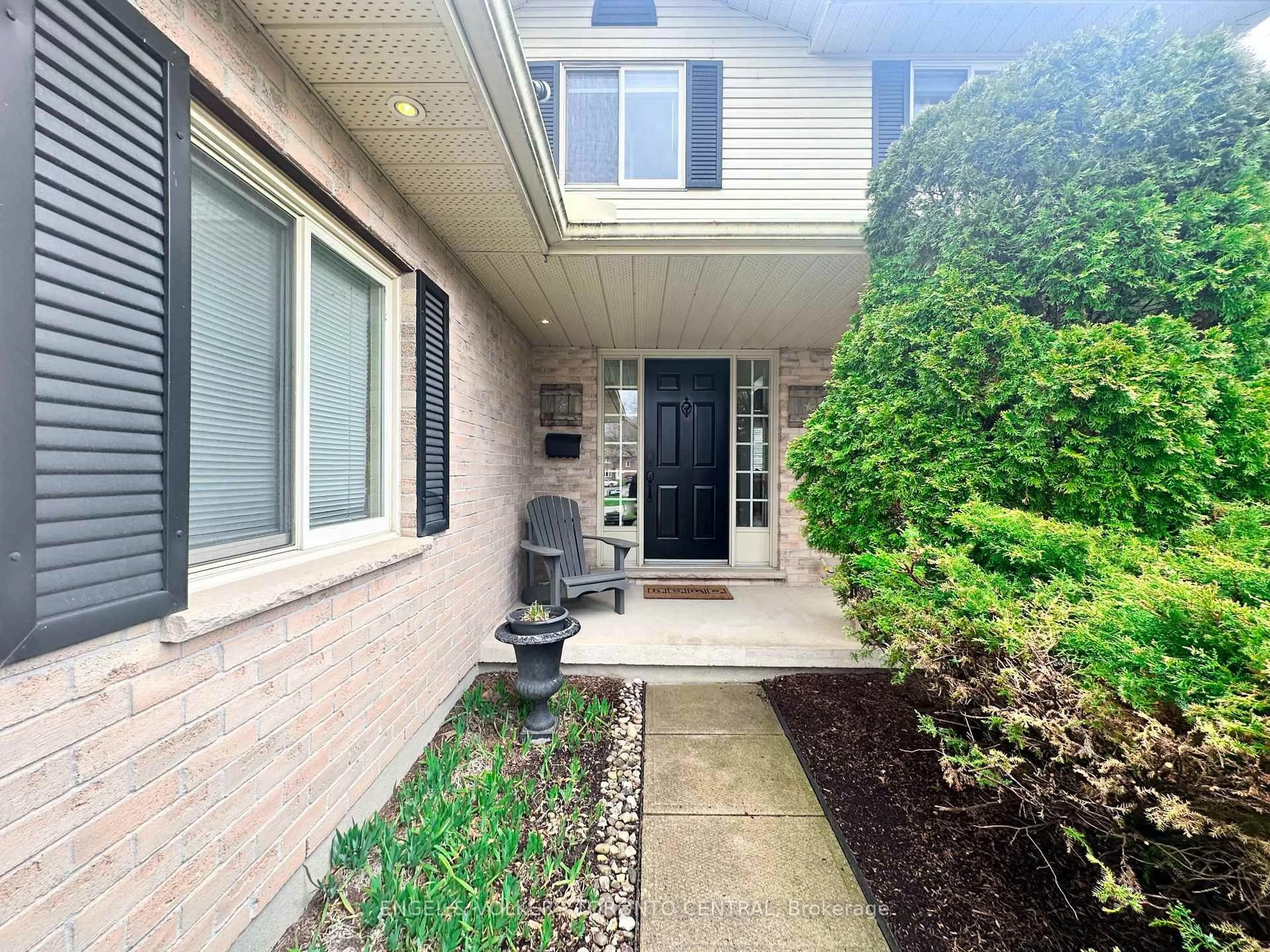 Unknown for 204 Killarney Grve, London North Ontario N5X 3X6