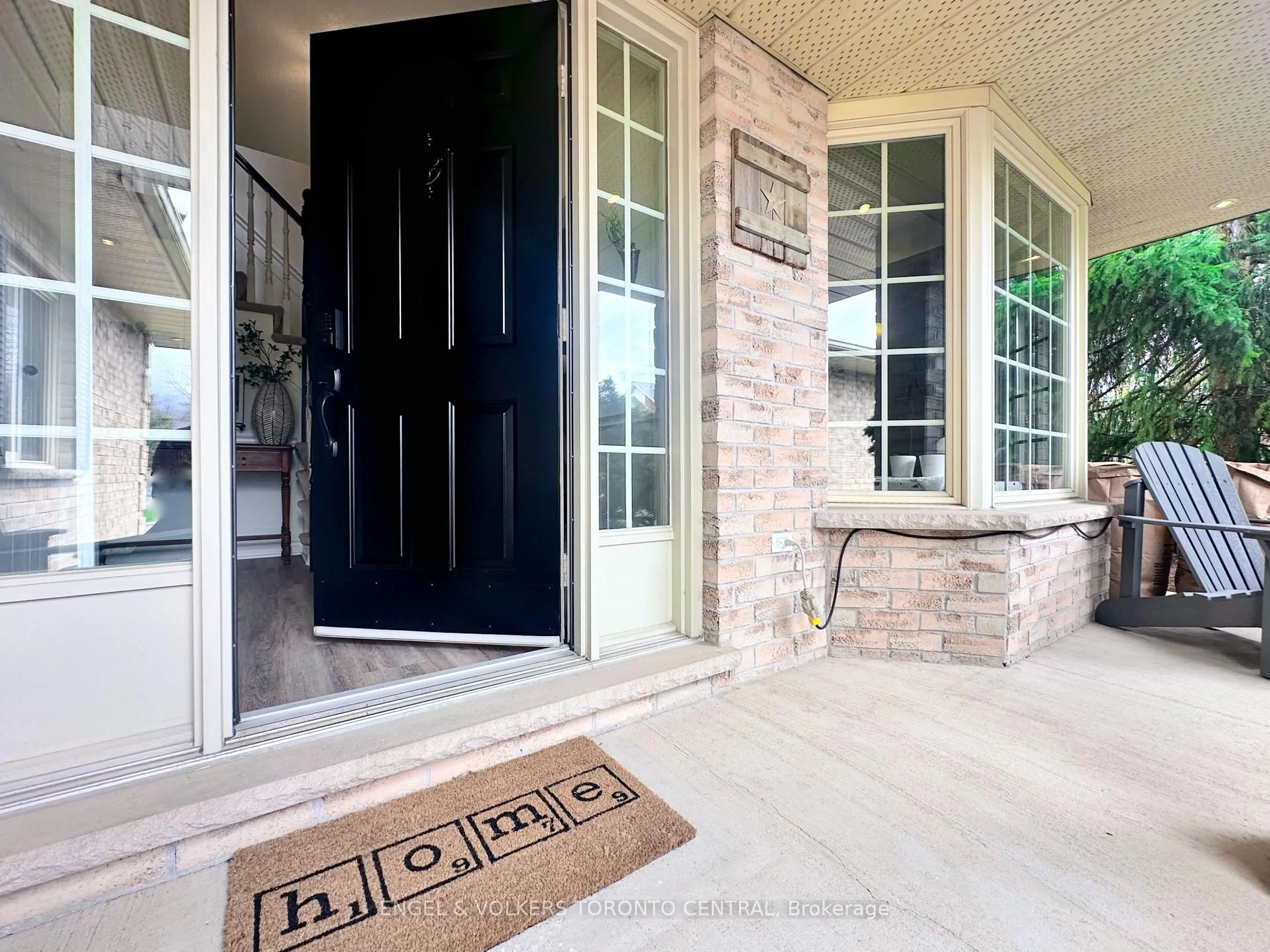 Indoor entryway for 204 Killarney Grve, London North Ontario N5X 3X6
