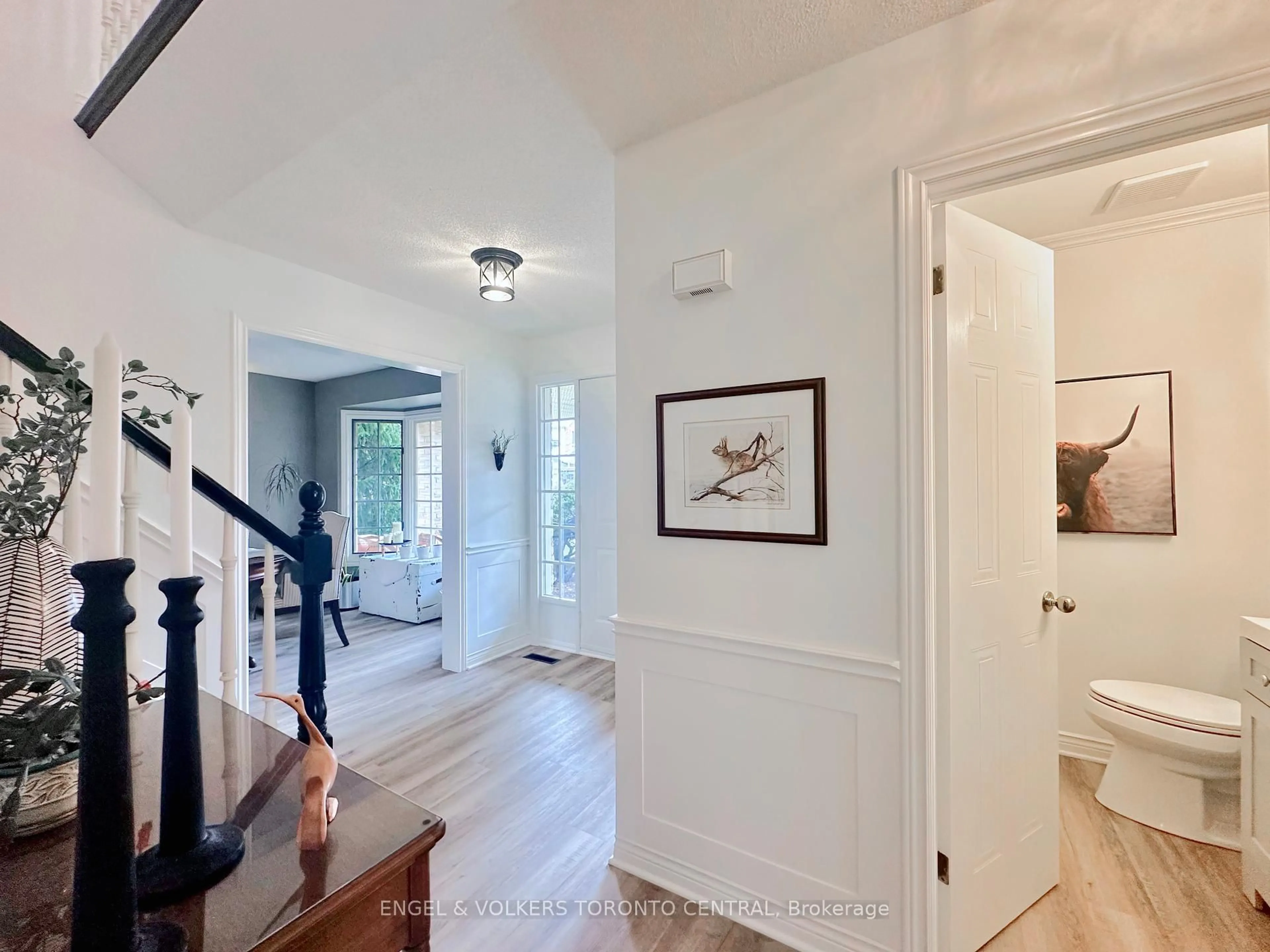 Indoor entryway for 204 Killarney Grve, London North Ontario N5X 3X6