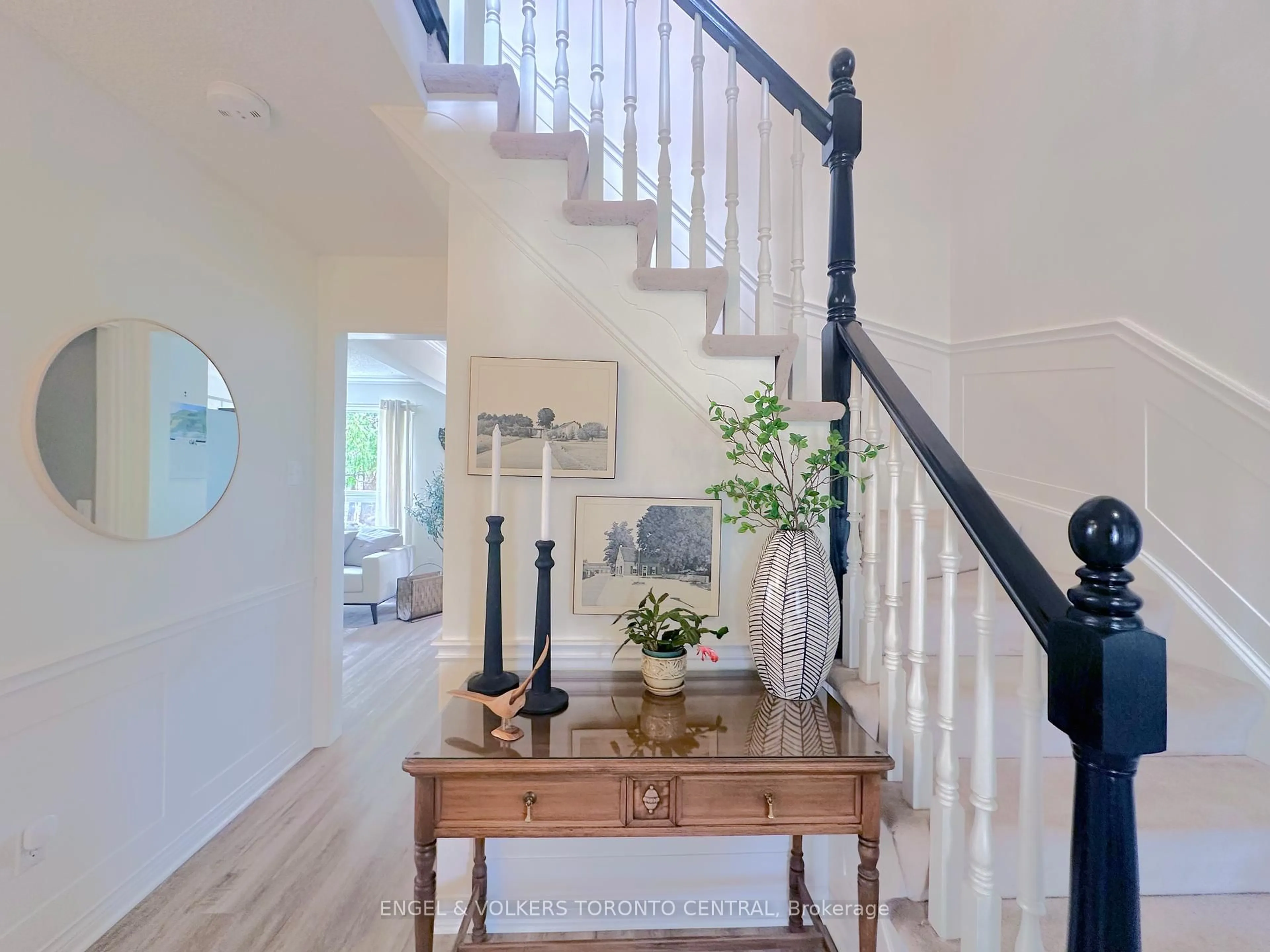 Indoor entryway for 204 Killarney Grve, London North Ontario N5X 3X6