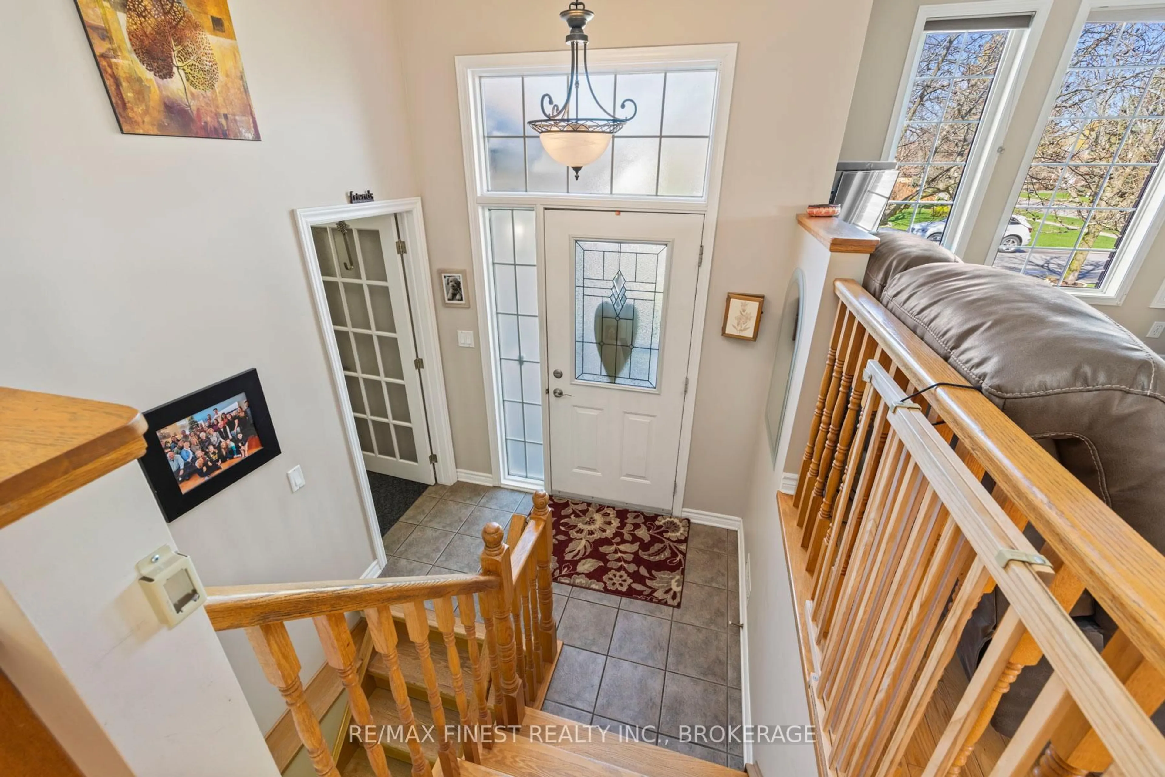 Indoor entryway for 1160 Acadia Dr, Kingston Ontario K7M 8W3