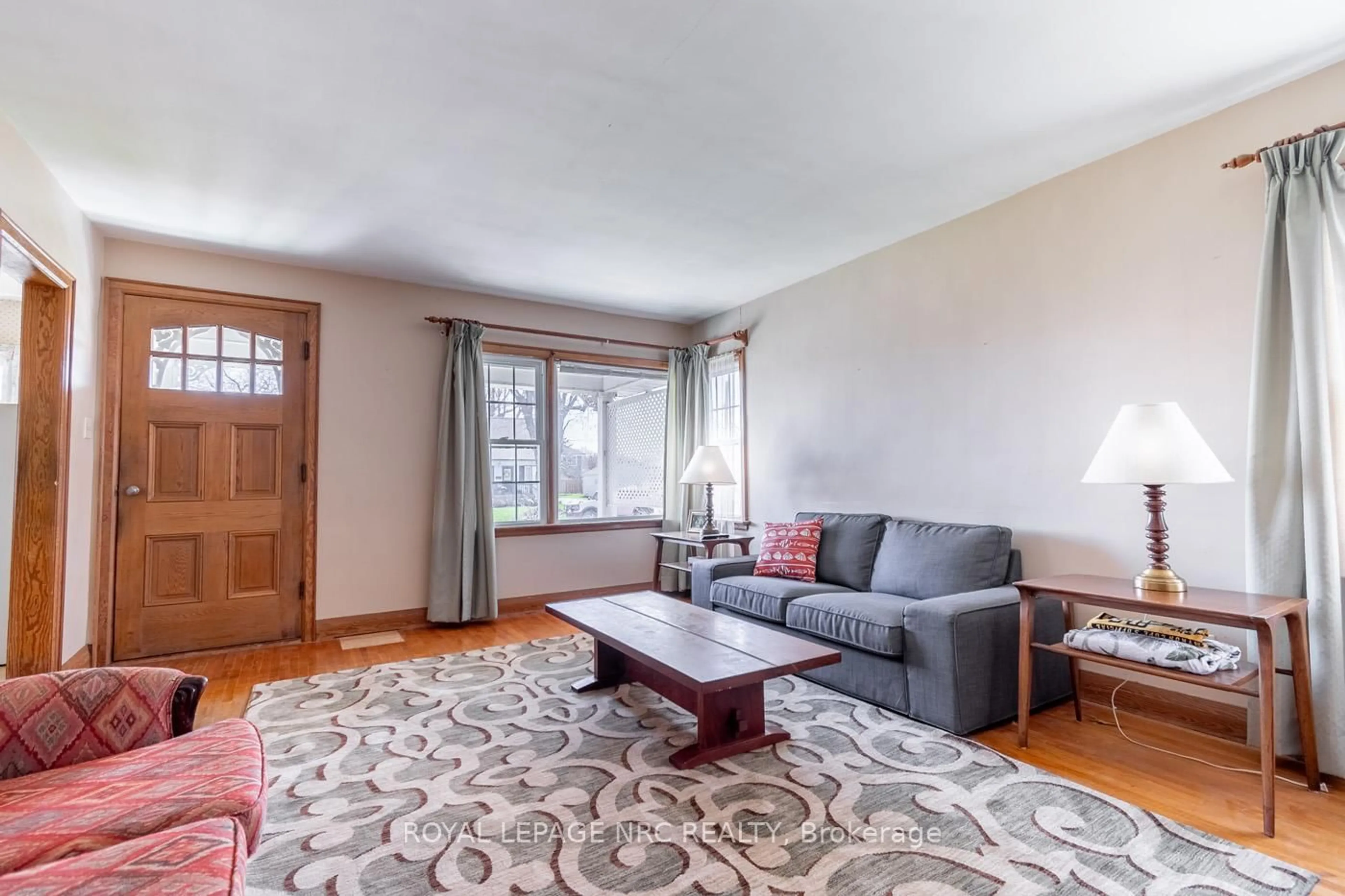 Living room with furniture, unknown for 243 Knoll St, Port Colborne Ontario L3K 5B7