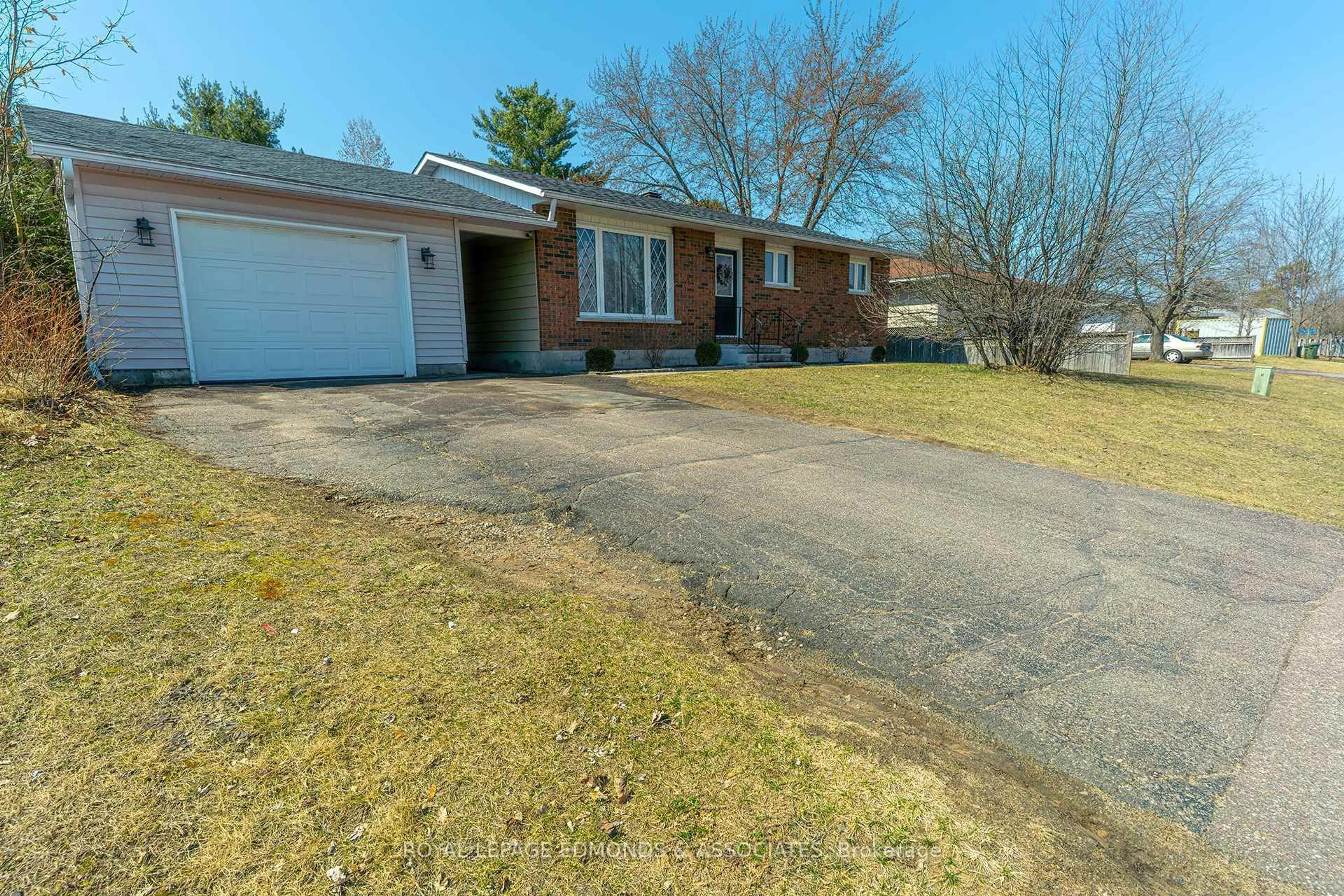 A pic from outside/outdoor area/front of a property/back of a property/a pic from drone, street for 7 James St, Petawawa Ontario K8H 3B4