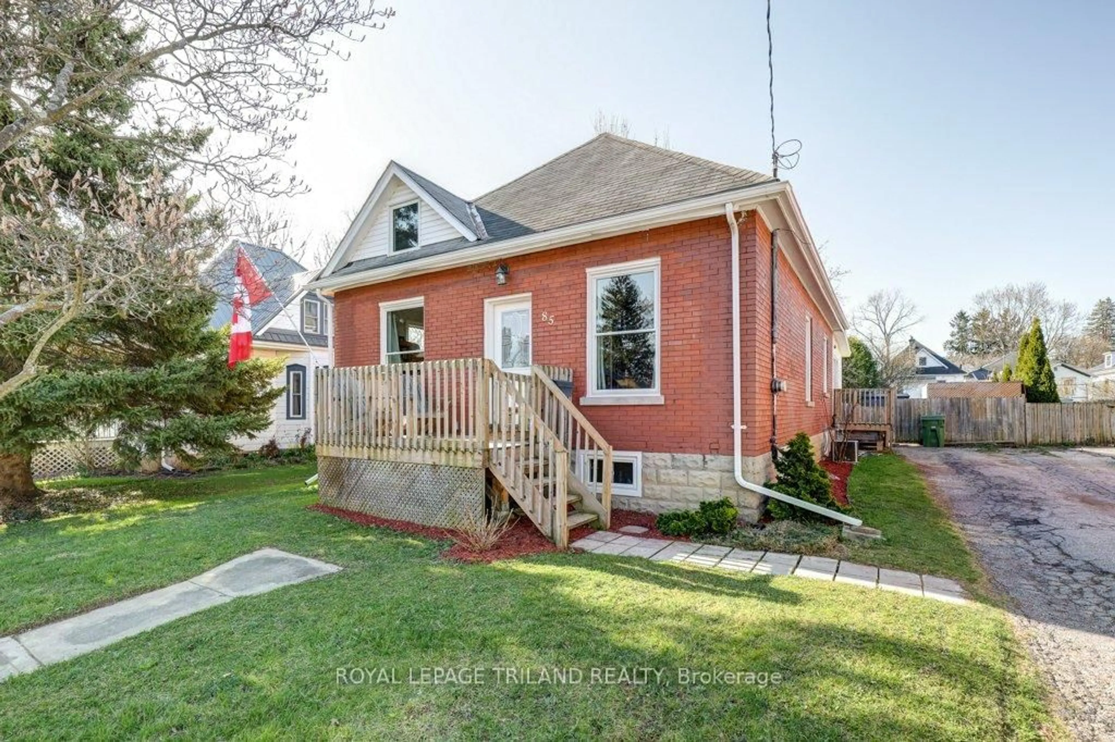 Home with brick exterior material, street for 85 Chestnut St, St. Thomas Ontario N5R 2B1