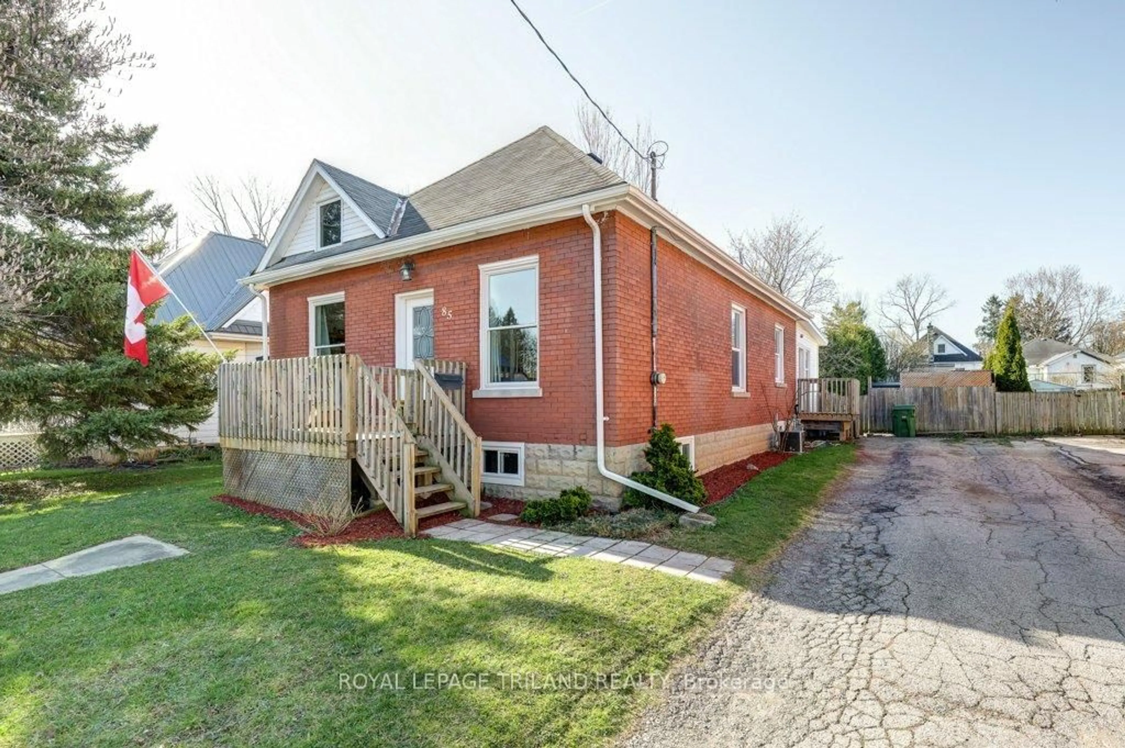 Home with brick exterior material, street for 85 Chestnut St, St. Thomas Ontario N5R 2B1