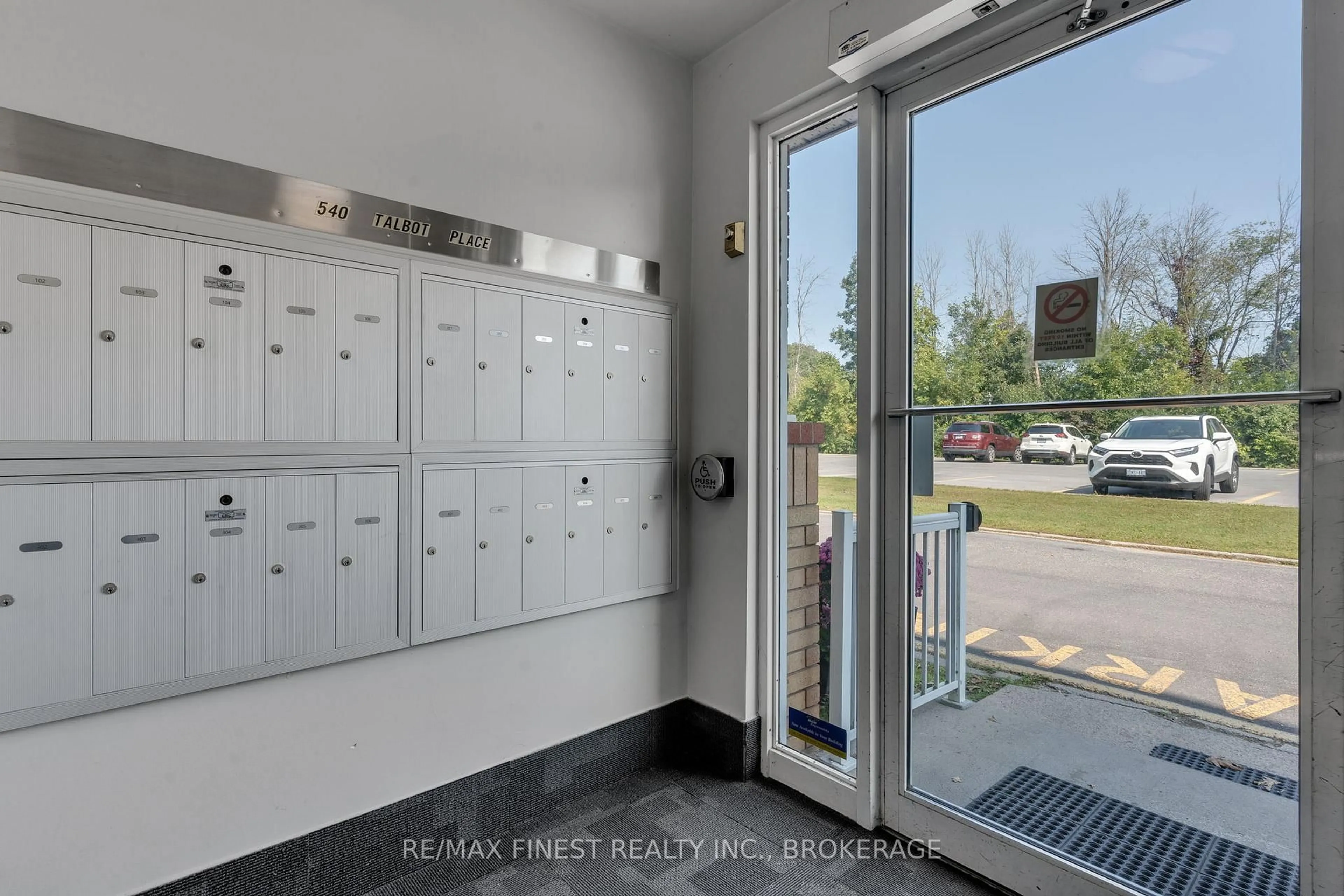 Indoor foyer for 540 Talbot Pl #403, Gananoque Ontario K7G 3C6