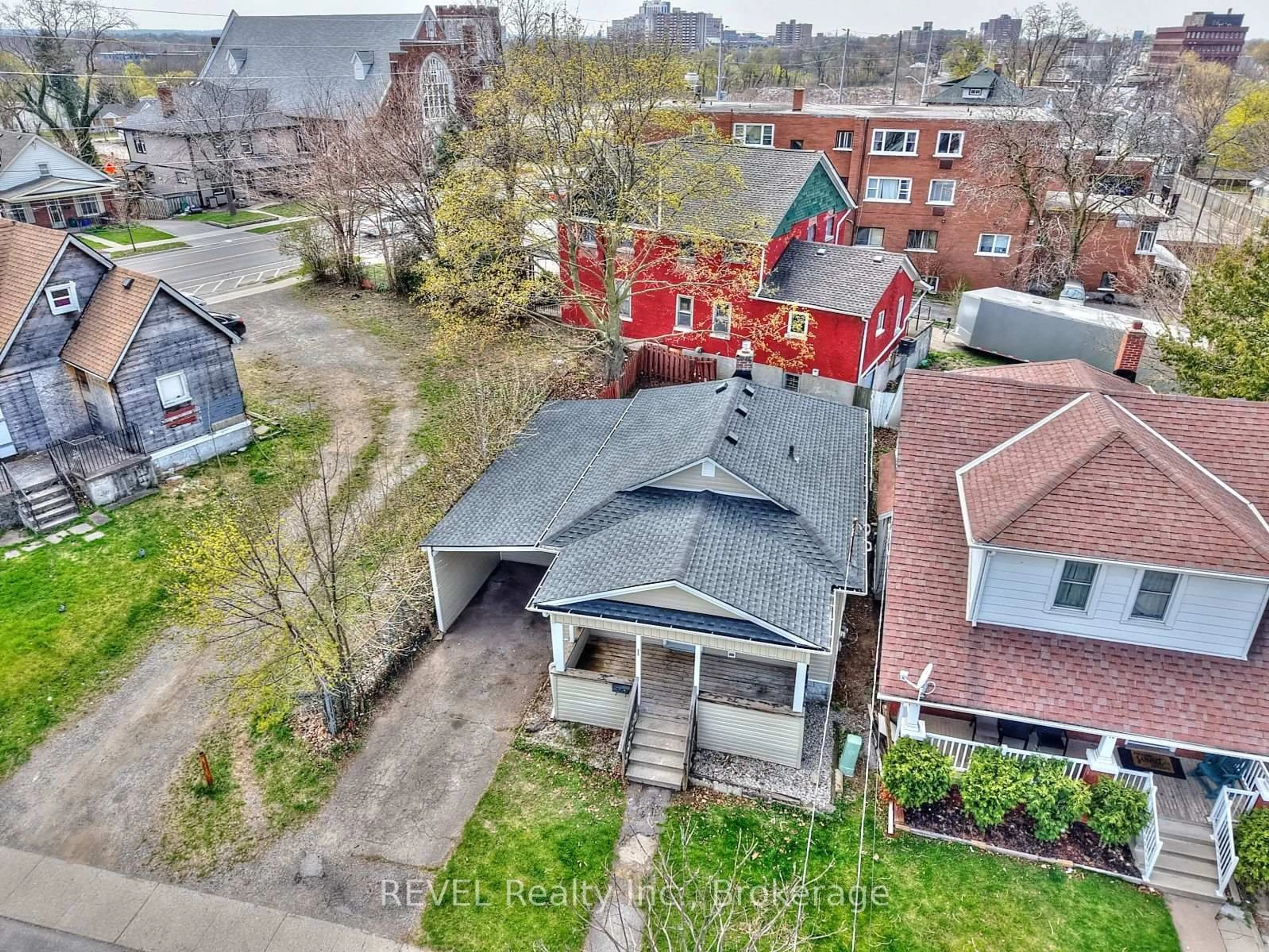 A pic from outside/outdoor area/front of a property/back of a property/a pic from drone, city buildings view from balcony for 1 Berryman Ave, St. Catharines Ontario L2R 3W8