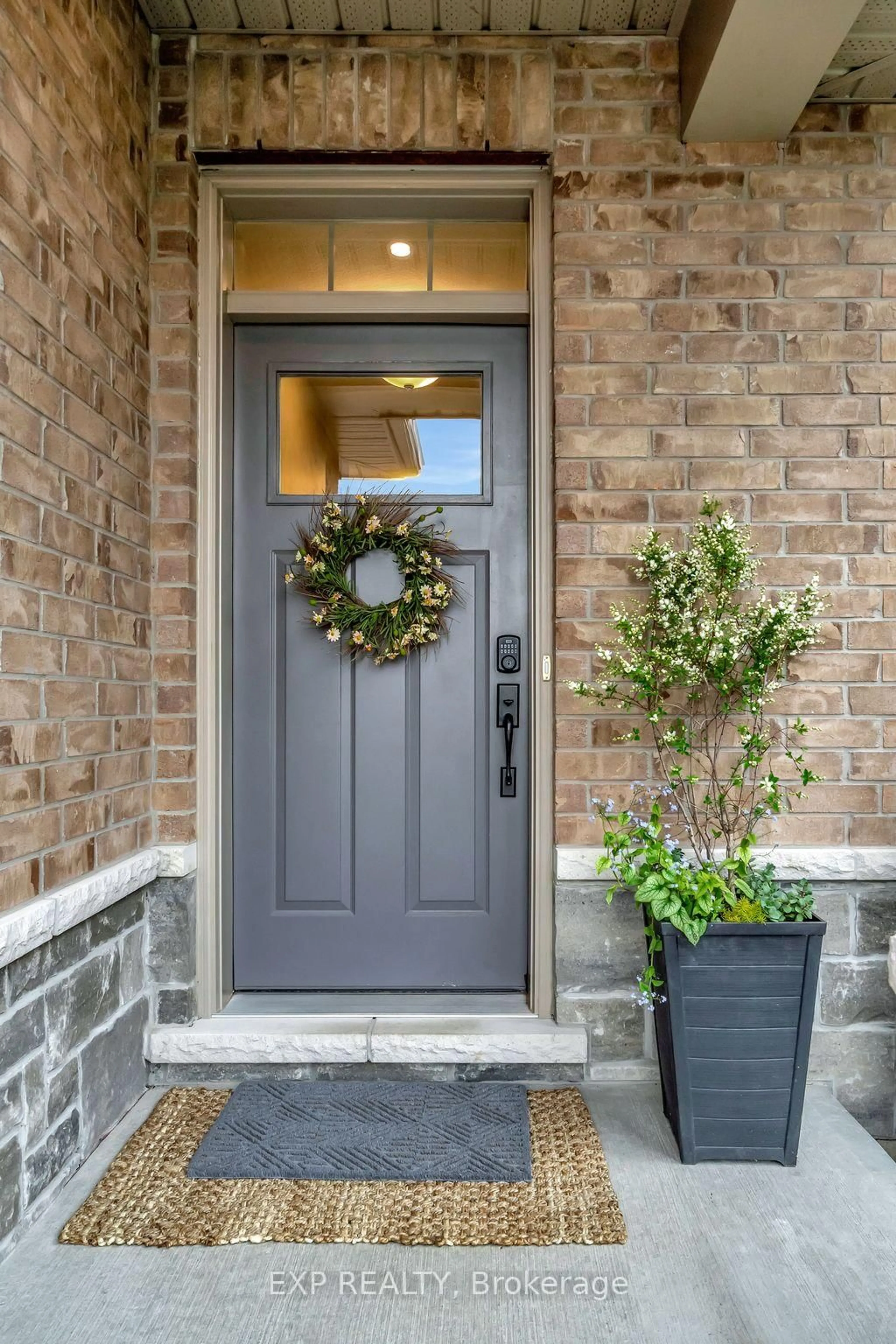 Indoor entryway for 110 Spruce Gdns, Belleville Ontario K8N 0B5