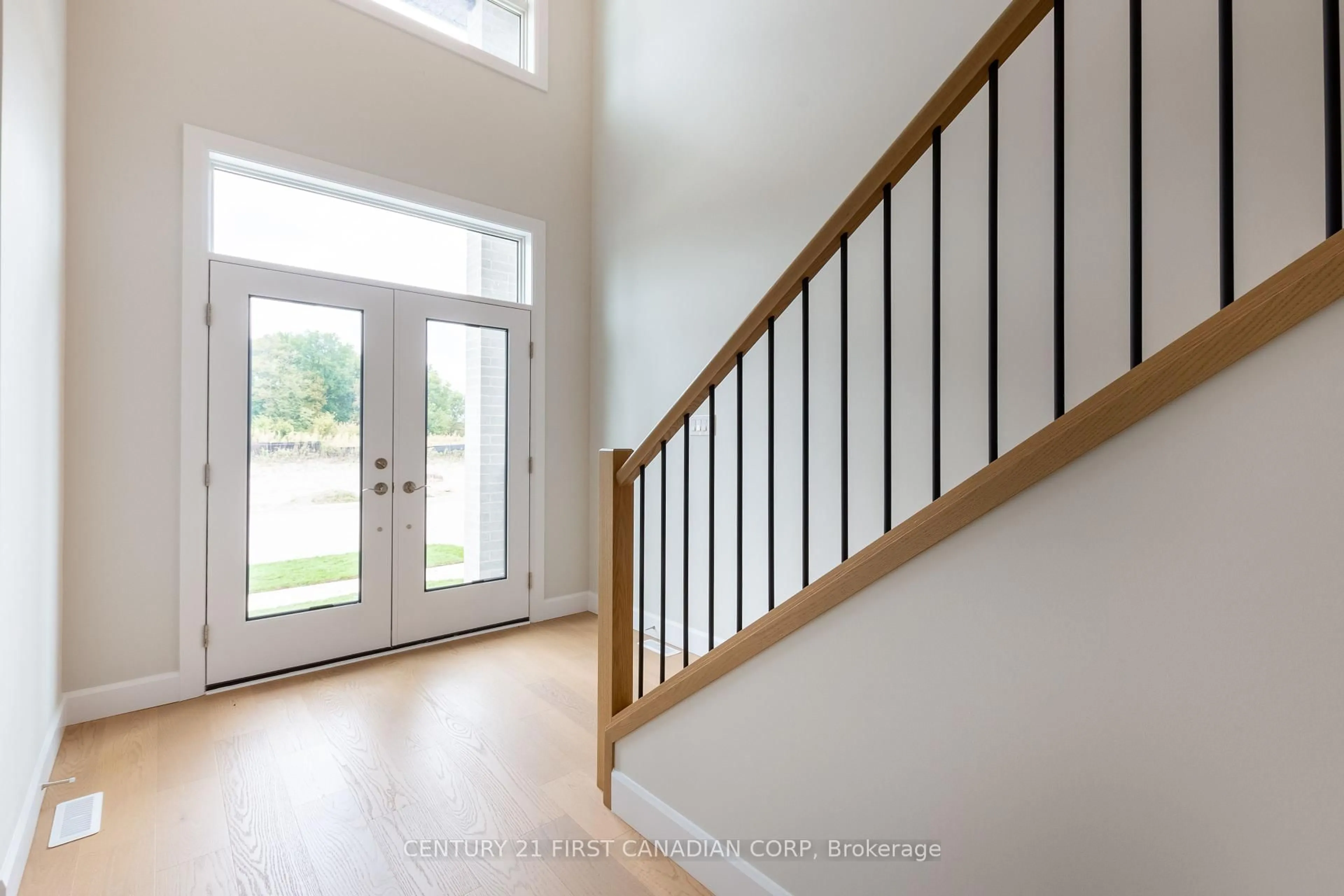 Indoor entryway for 6453 Royal Magnolia Ave, London South Ontario N6P 0K2